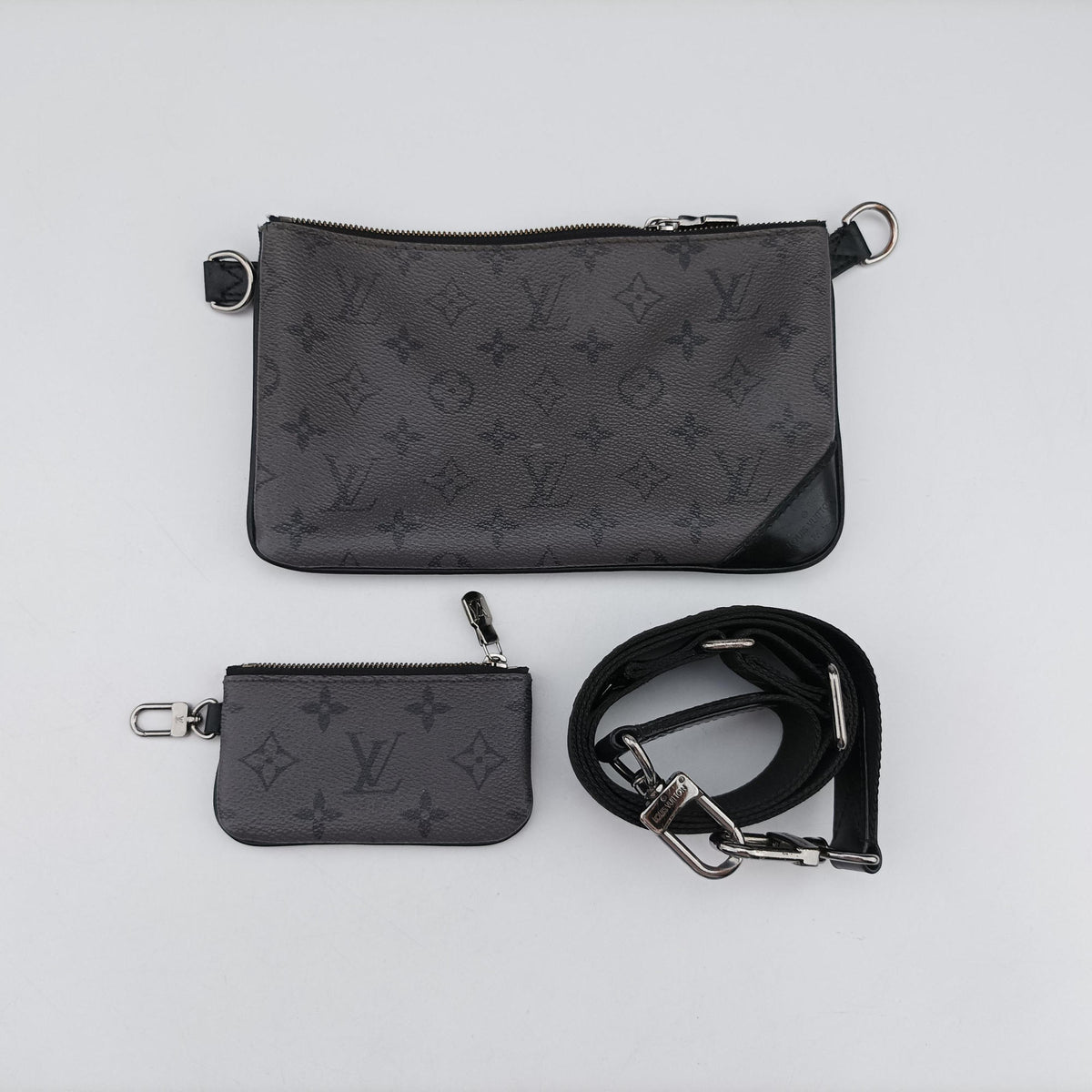Pre-owned Louis Vuitton Trio Messenger Gris Monogram Shadow M46603 shoulderbag | stylenewstar