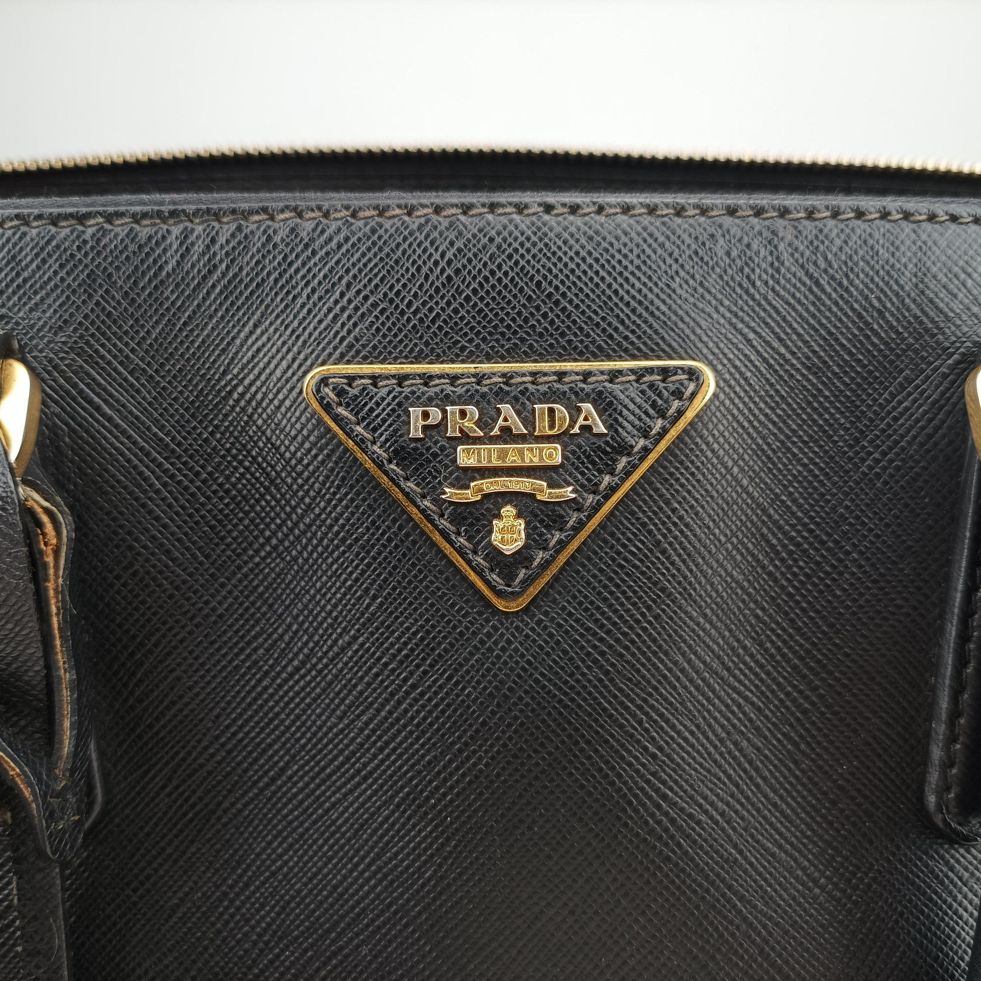 Vintage Prada Galleria Black SAFFIANO Leather BN2274 shoulderbag | stylenewstar
