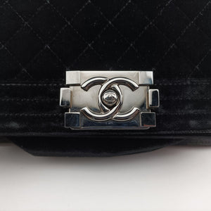 Pre-owned Chanel BOY CHANEL Black velour A67085 shoulderbag | stylenewstar