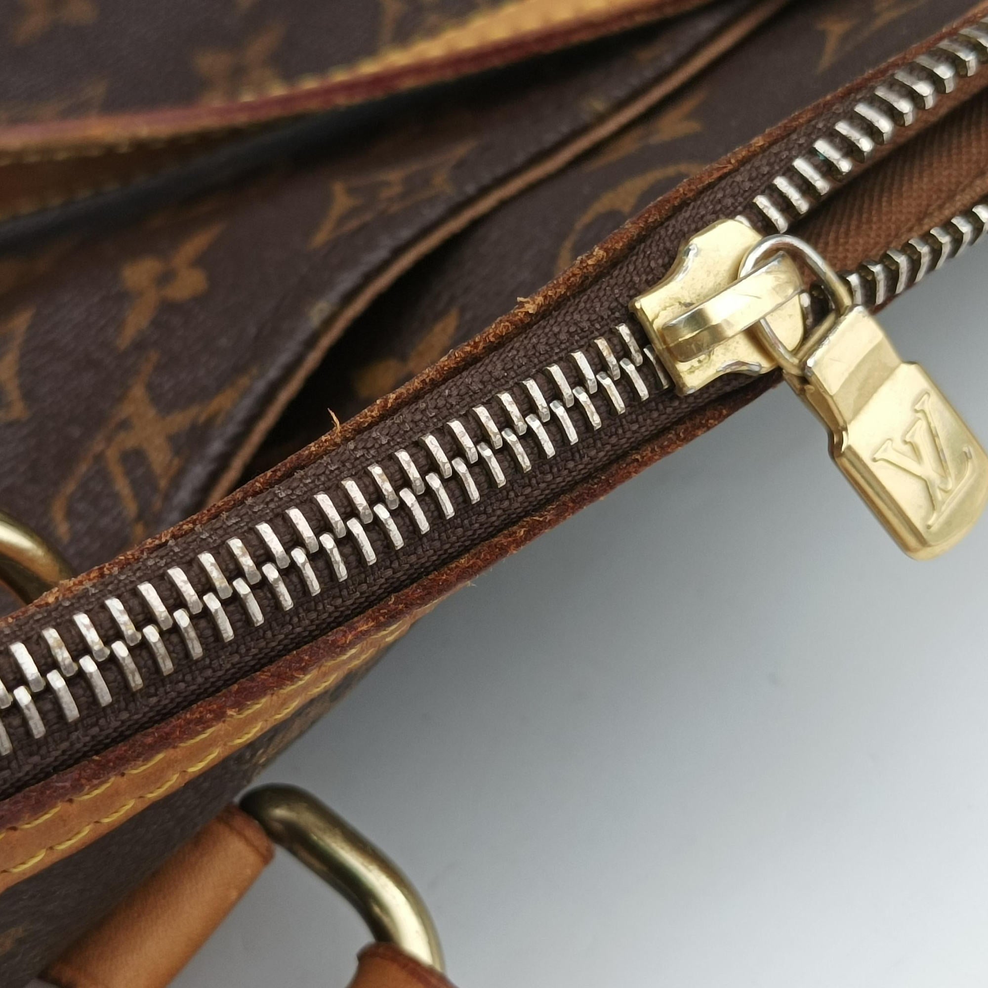 Secondhand Louis Vuitton Odeon GM Brown Monogram Canvas M56388 shoulderbag | stylenewstar