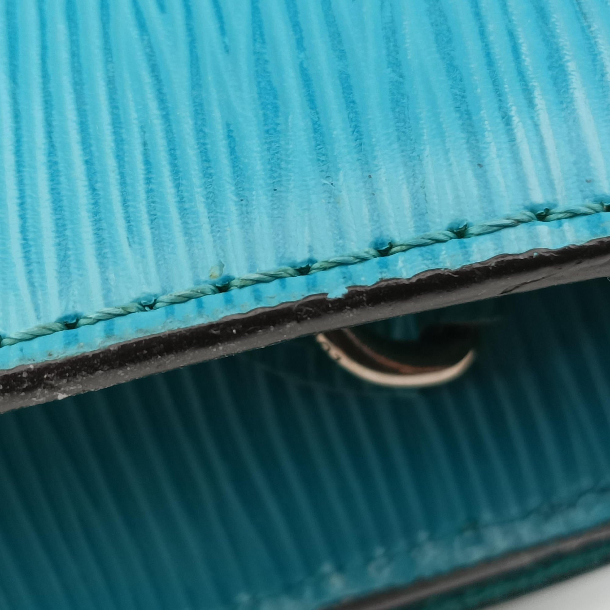 Pre-owned Louis Vuitton Pochette Louise PM Blue EPI M50285 shoulderbag | stylenewstar