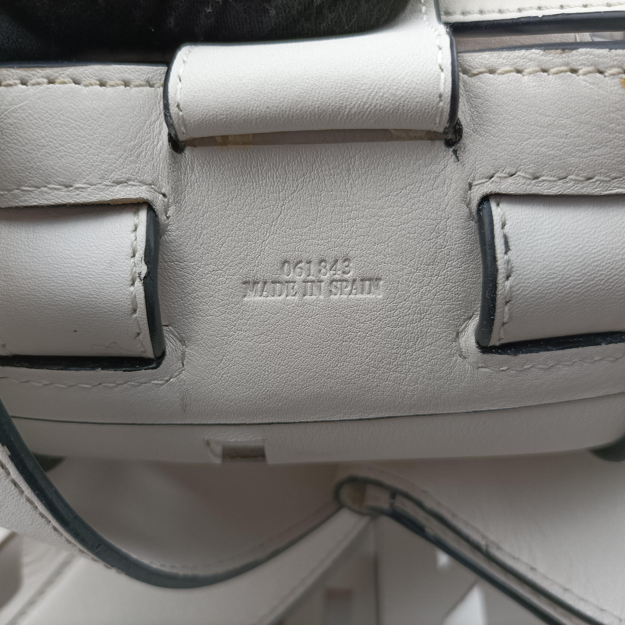 Pre-owned Loewe Hammock White Leather  shoulderbag | stylenewstar
