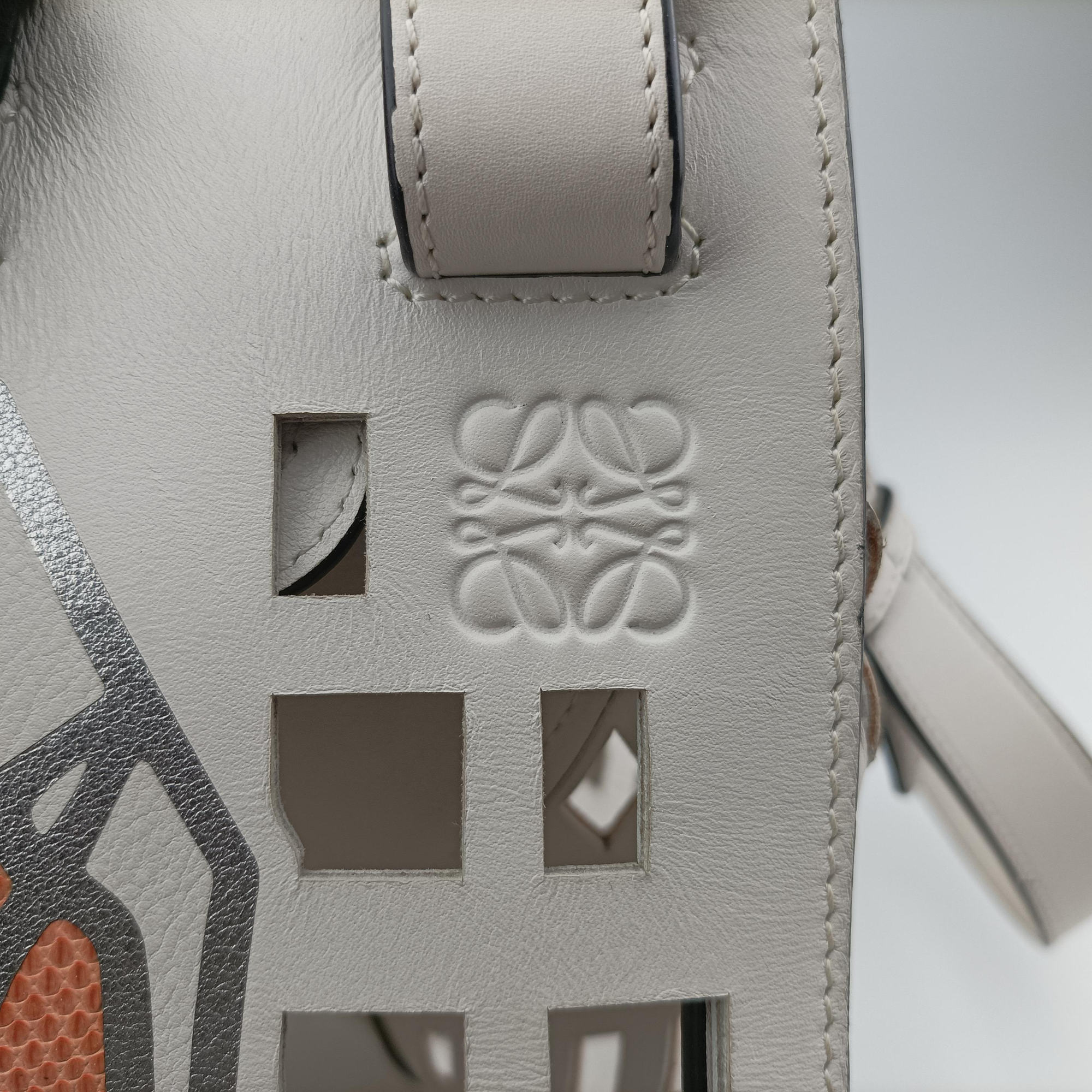 Pre-owned Loewe Hammock White Leather  shoulderbag | stylenewstar