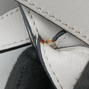 Pre-owned Loewe Hammock White Leather  shoulderbag | stylenewstar