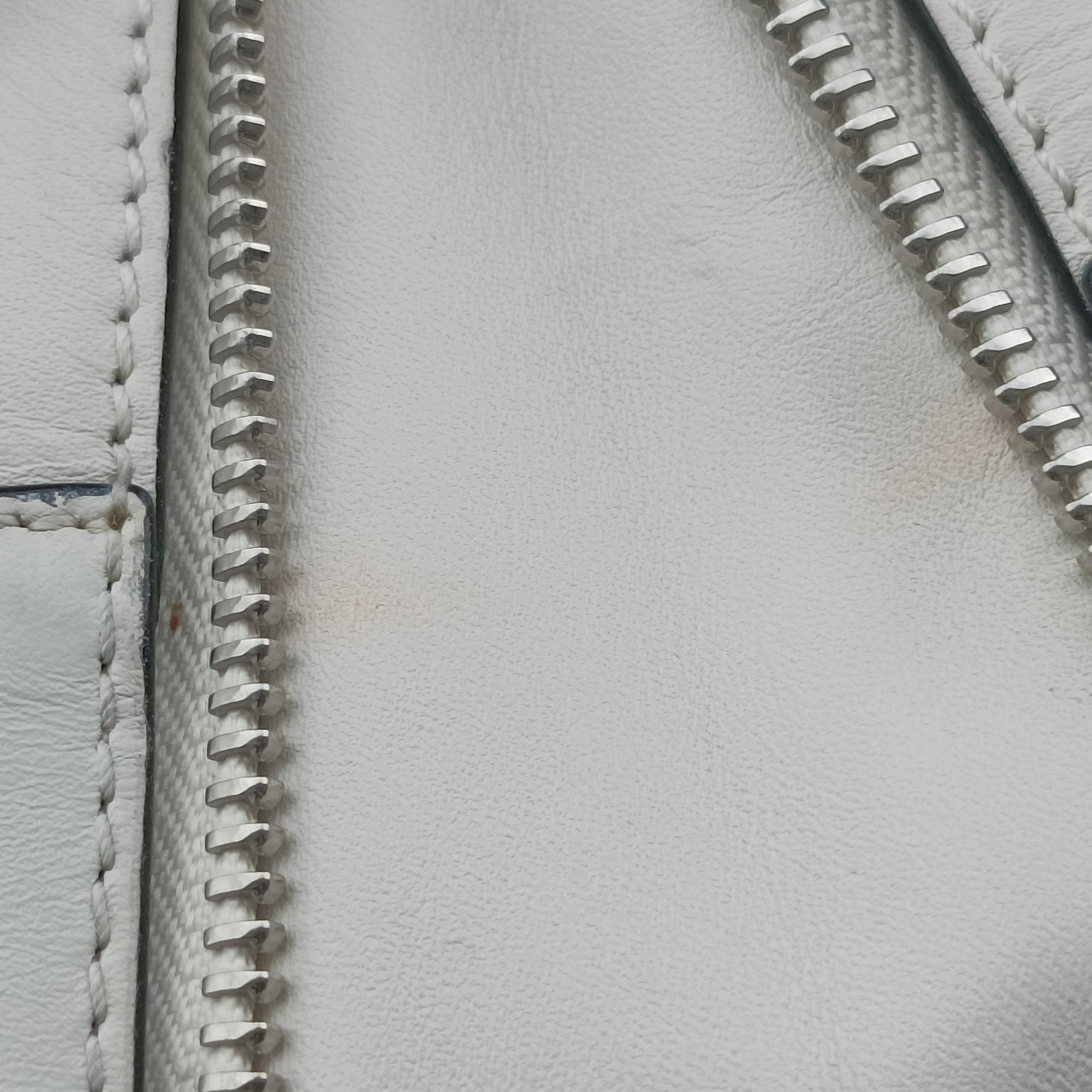 Pre-owned Loewe Hammock White Leather  shoulderbag | stylenewstar