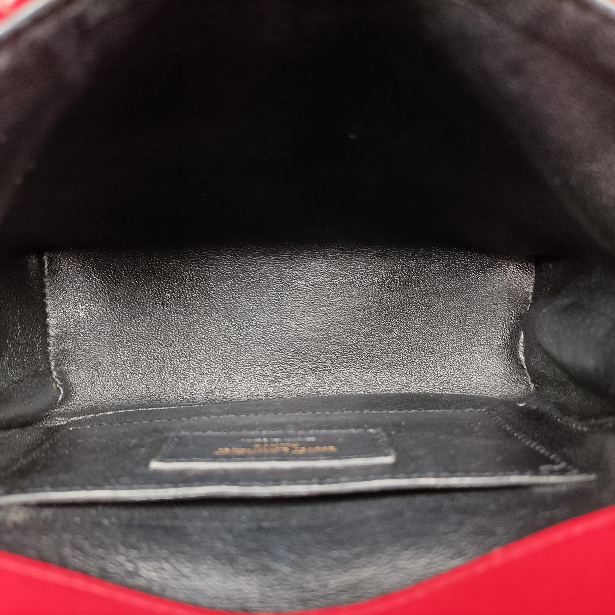 Vintage Yves Saint Laurent VICKY Red Patent Leather 538439 shoulderbag | stylenewstar