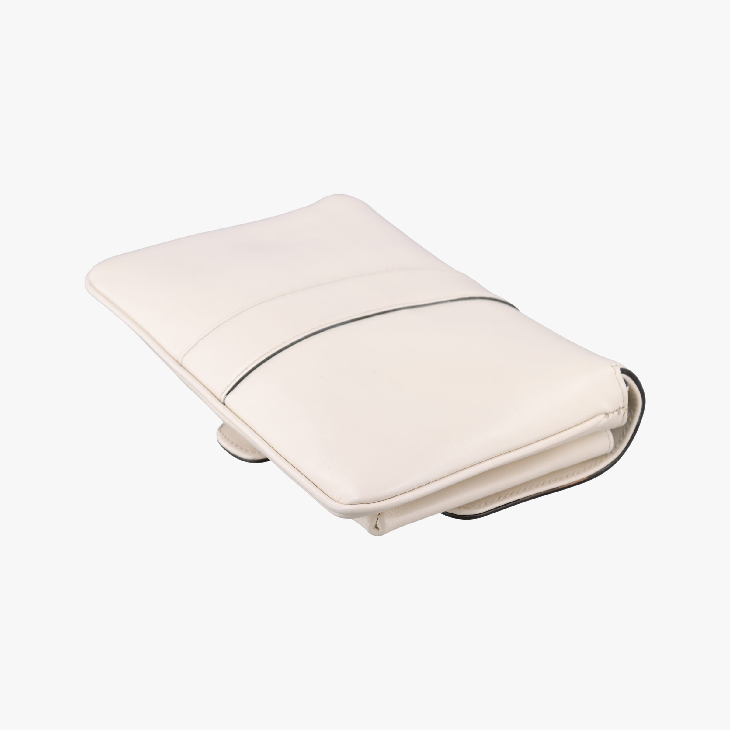 Secondhand Gucci Arli White Leather 550129 shoulderbag | stylenewstar