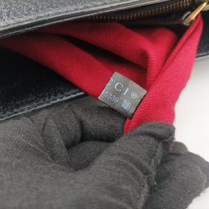 Pre-owned Gucci Sherry (Web) Black Leather 429036 shoulderbag | stylenewstar
