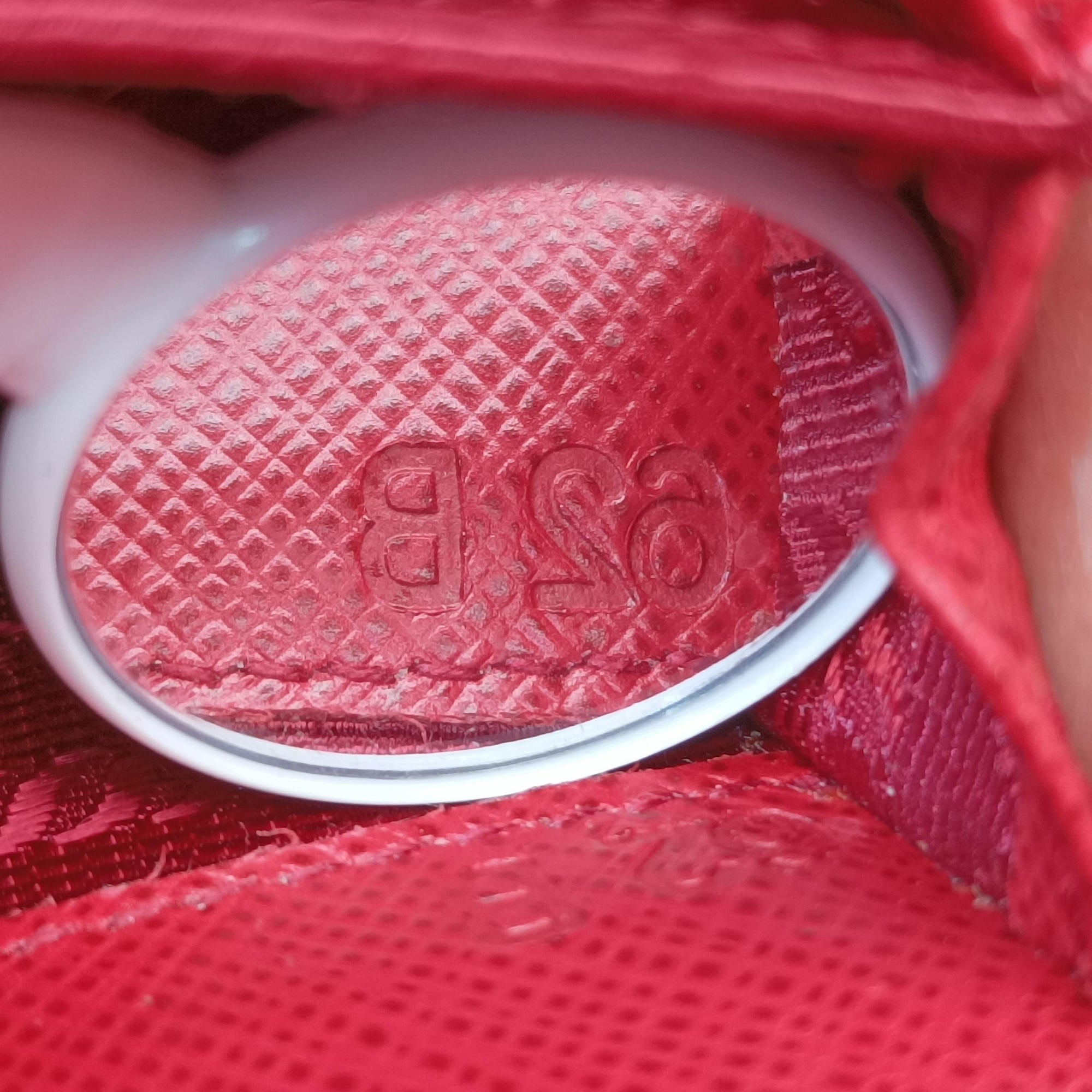Pre-owned Prada heart lock Red Saffiano Leather  shoulderbag | stylenewstar
