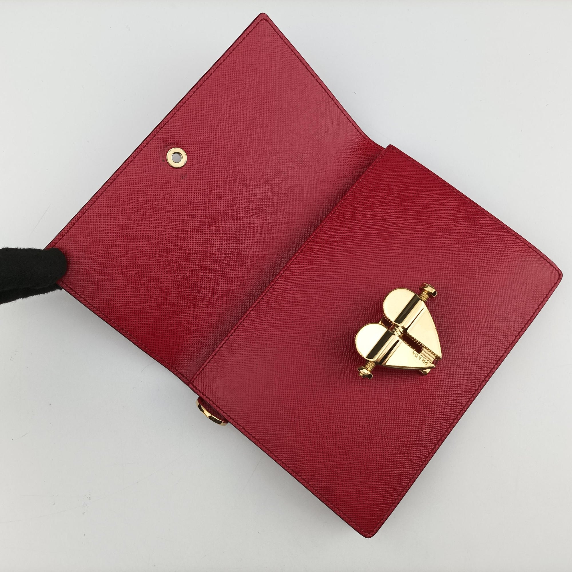Pre-owned Prada heart lock Red Saffiano Leather  shoulderbag | stylenewstar