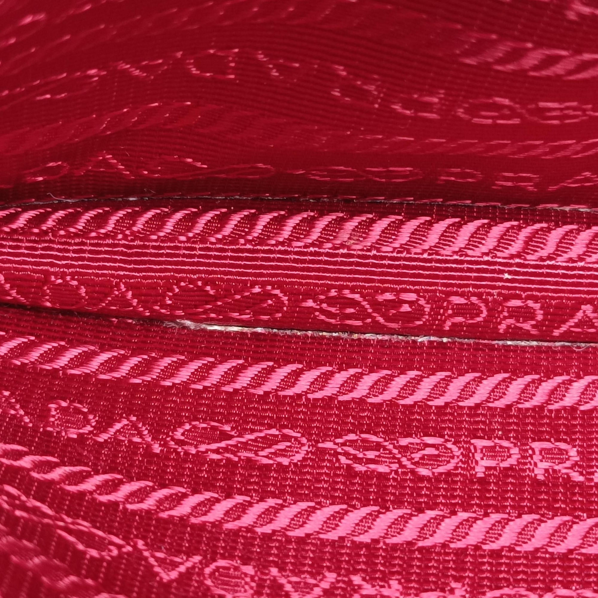 Pre-owned Prada heart lock Red Saffiano Leather  shoulderbag | stylenewstar