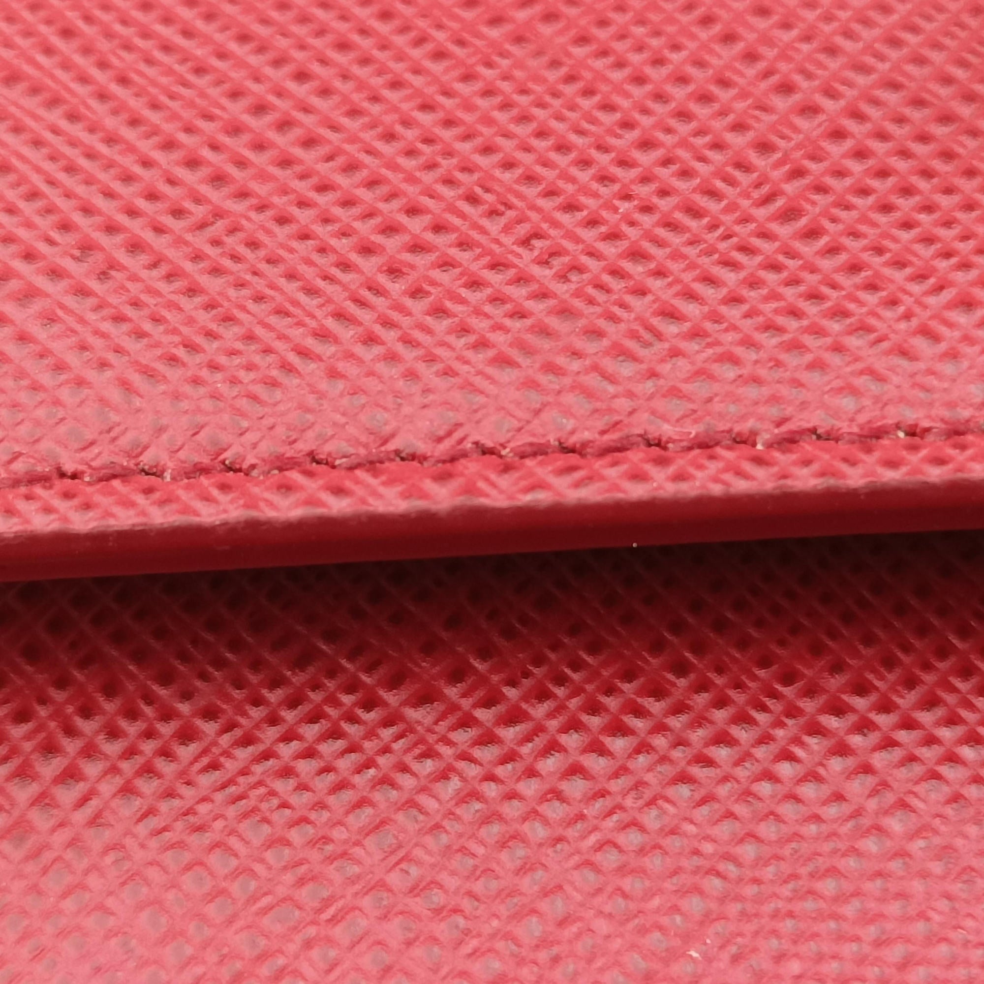 Pre-owned Prada heart lock Red Saffiano Leather  shoulderbag | stylenewstar