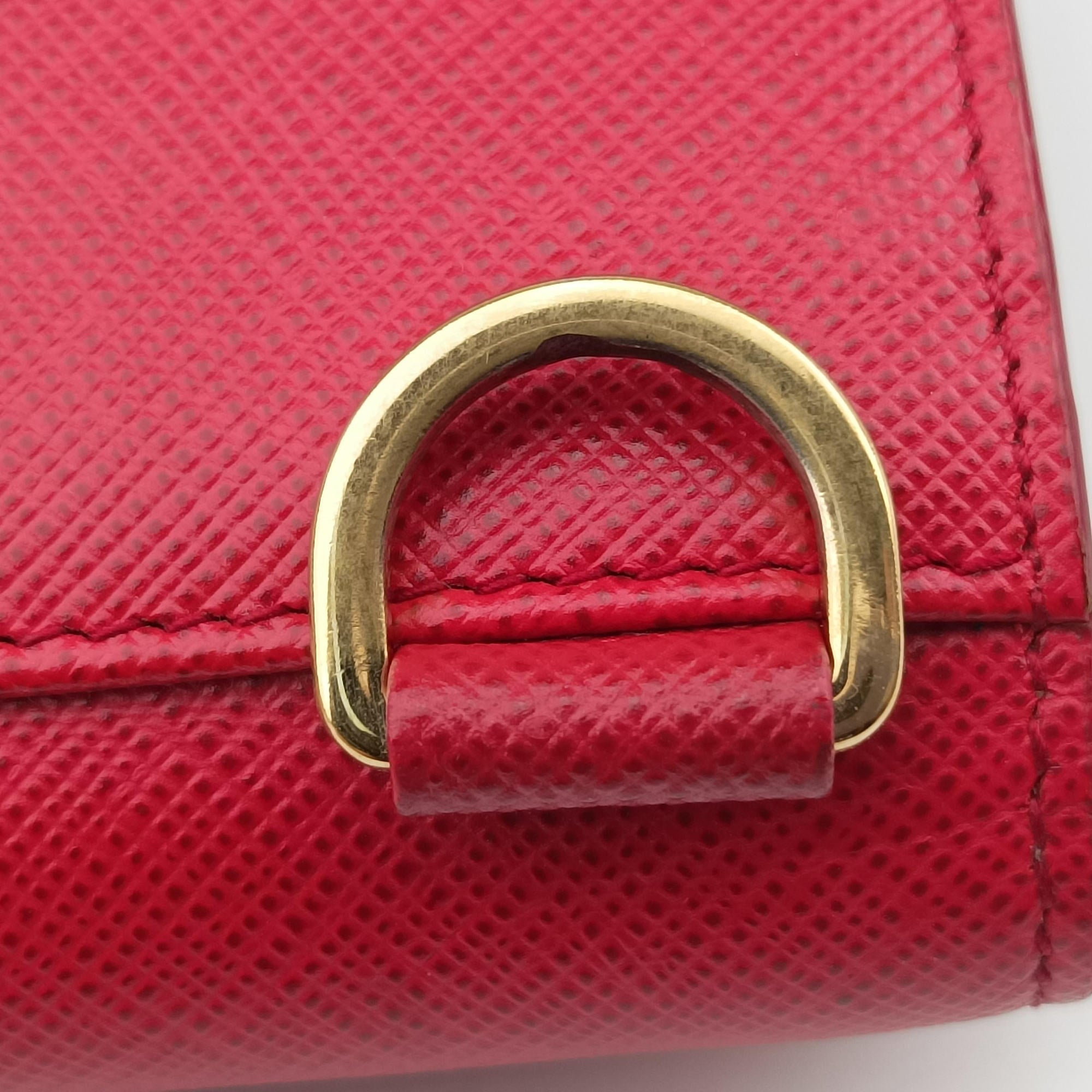 Pre-owned Prada heart lock Red Saffiano Leather  shoulderbag | stylenewstar