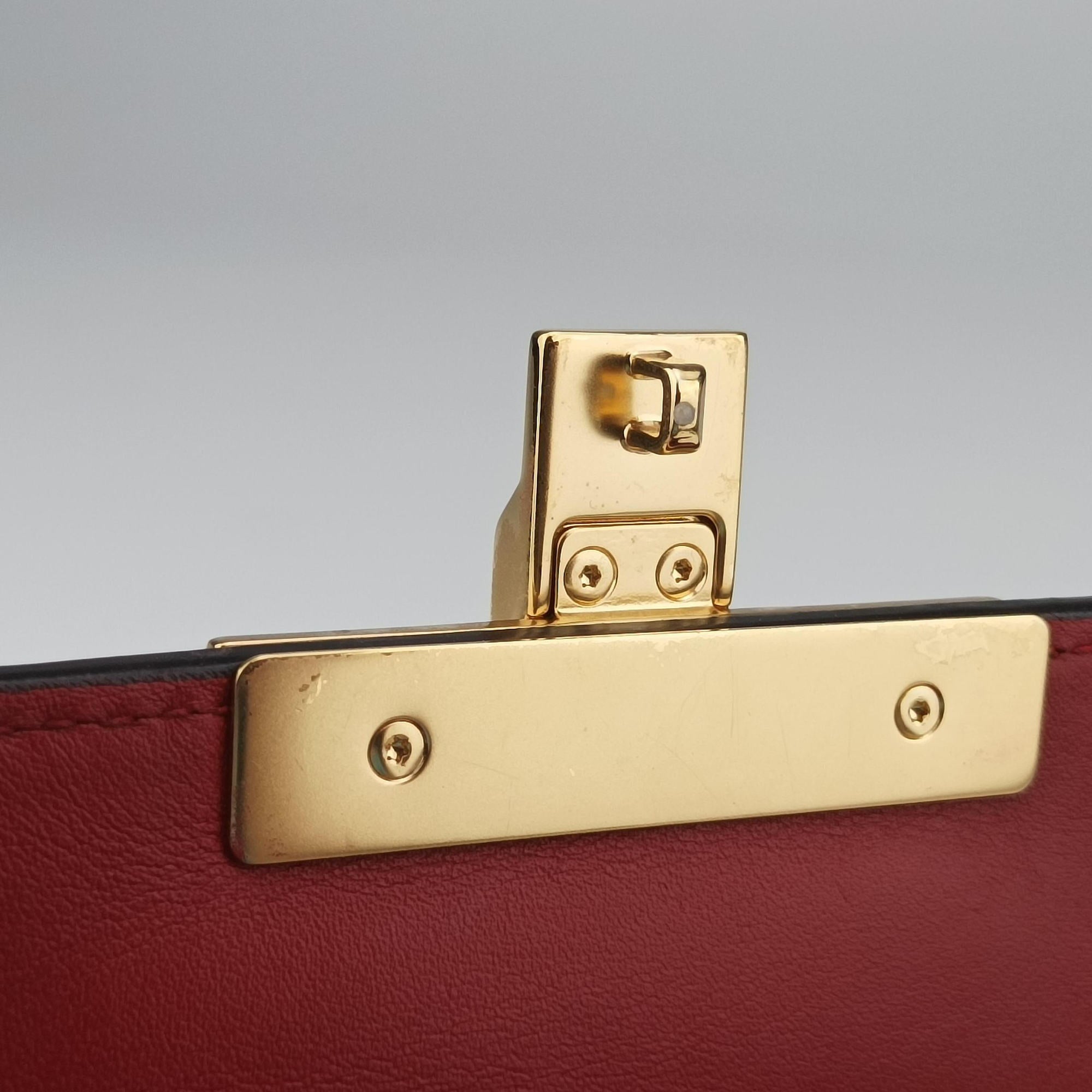 Vintage Gucci Padlock Red Leather 432182 shoulderbag | stylenewstar