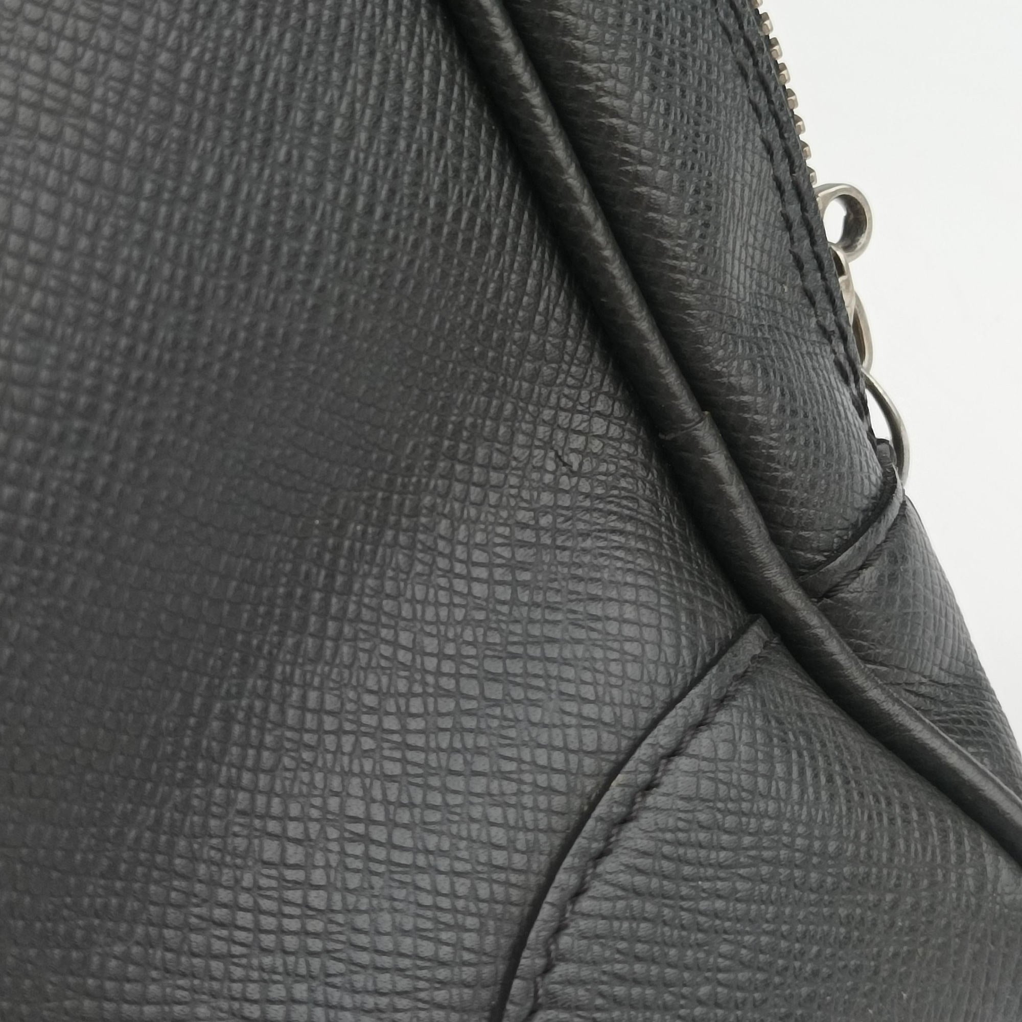 Pre-owned Louis Vuitton IGOR Ardoise Taiga M31172 handbag | stylenewstar