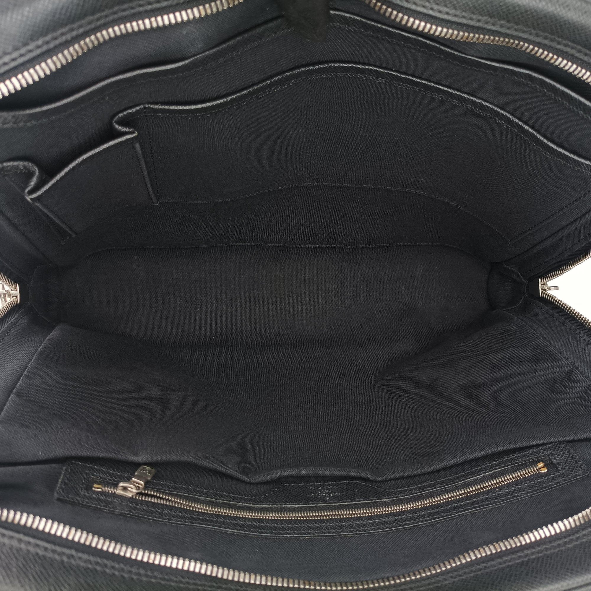 Pre-owned Louis Vuitton IGOR Ardoise Taiga M31172 handbag | stylenewstar