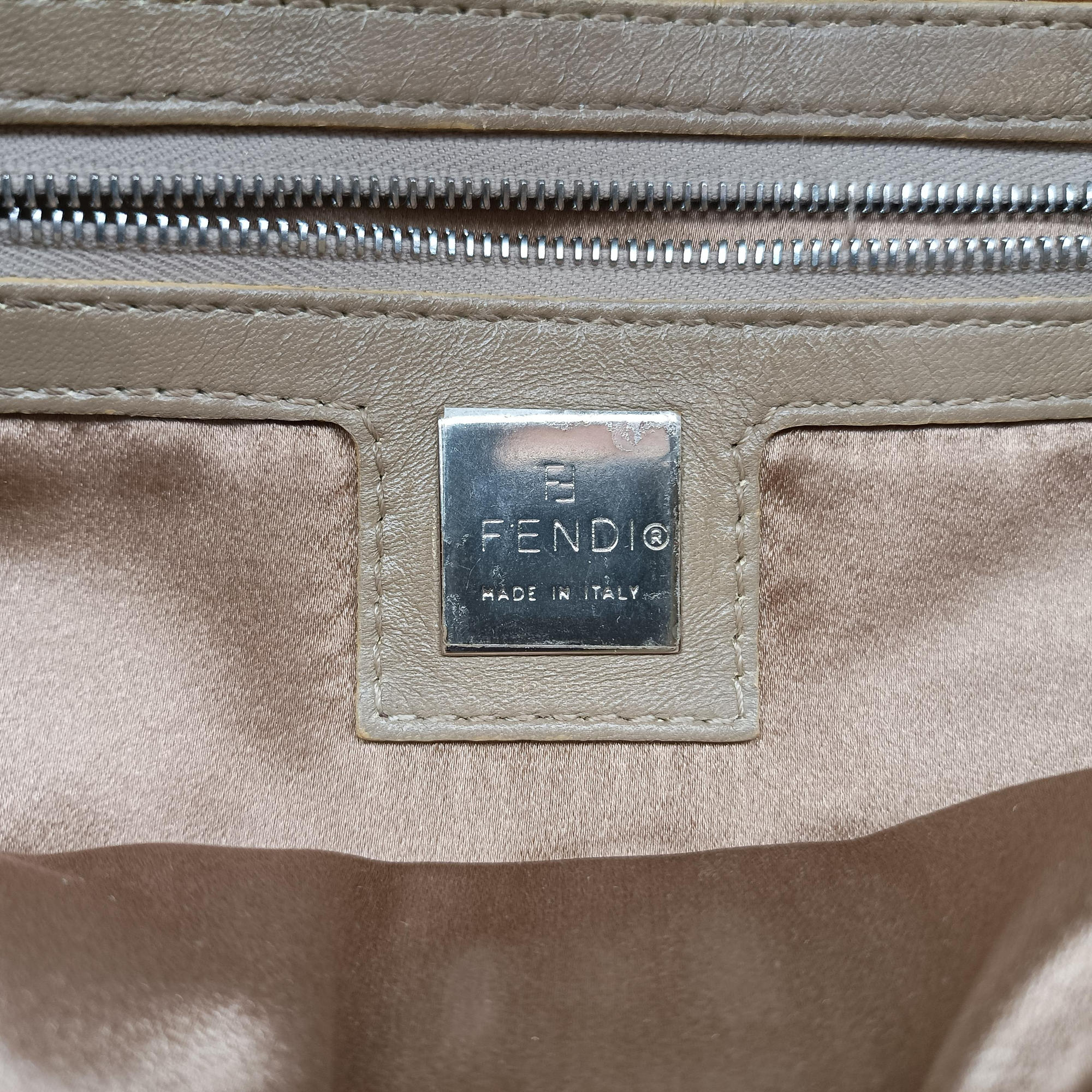 Pre-owned Fendi Baguette Brown × Yellow lambskin  handbag | stylenewstar