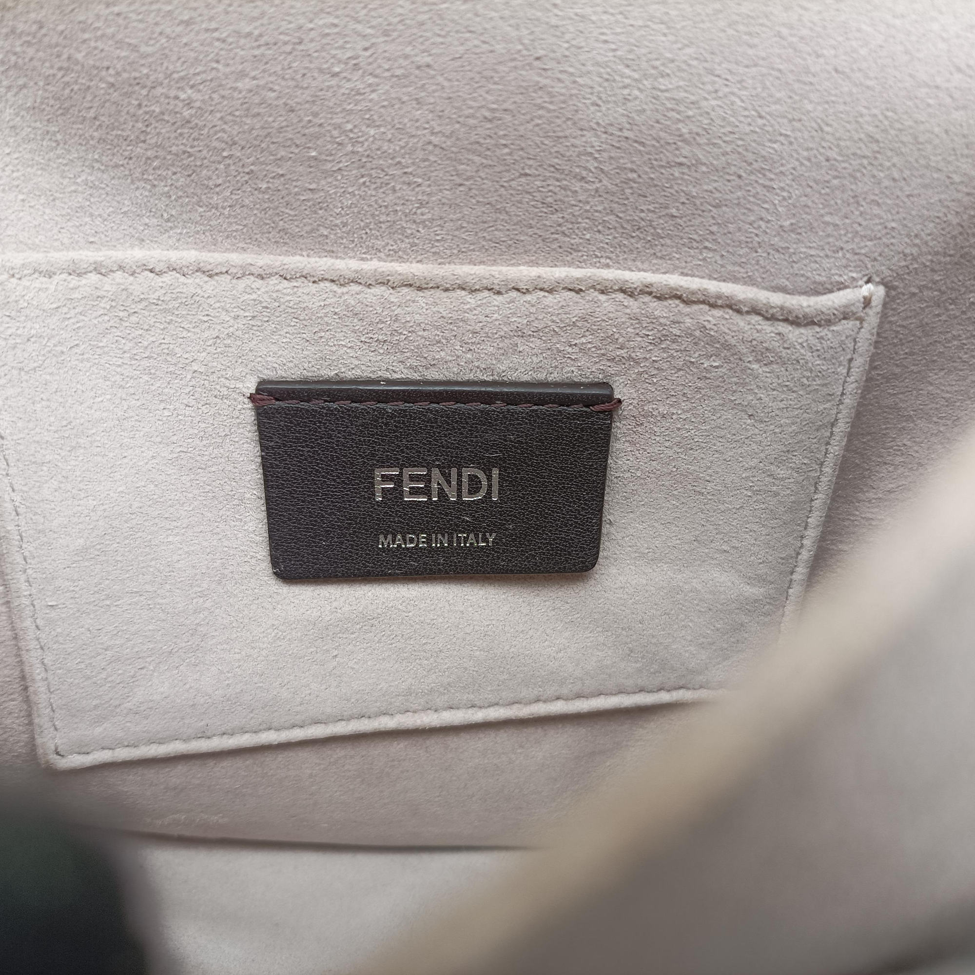 Pre-owned Fendi Studded Kan I Beige Leather 8M0381 shoulderbag | stylenewstar