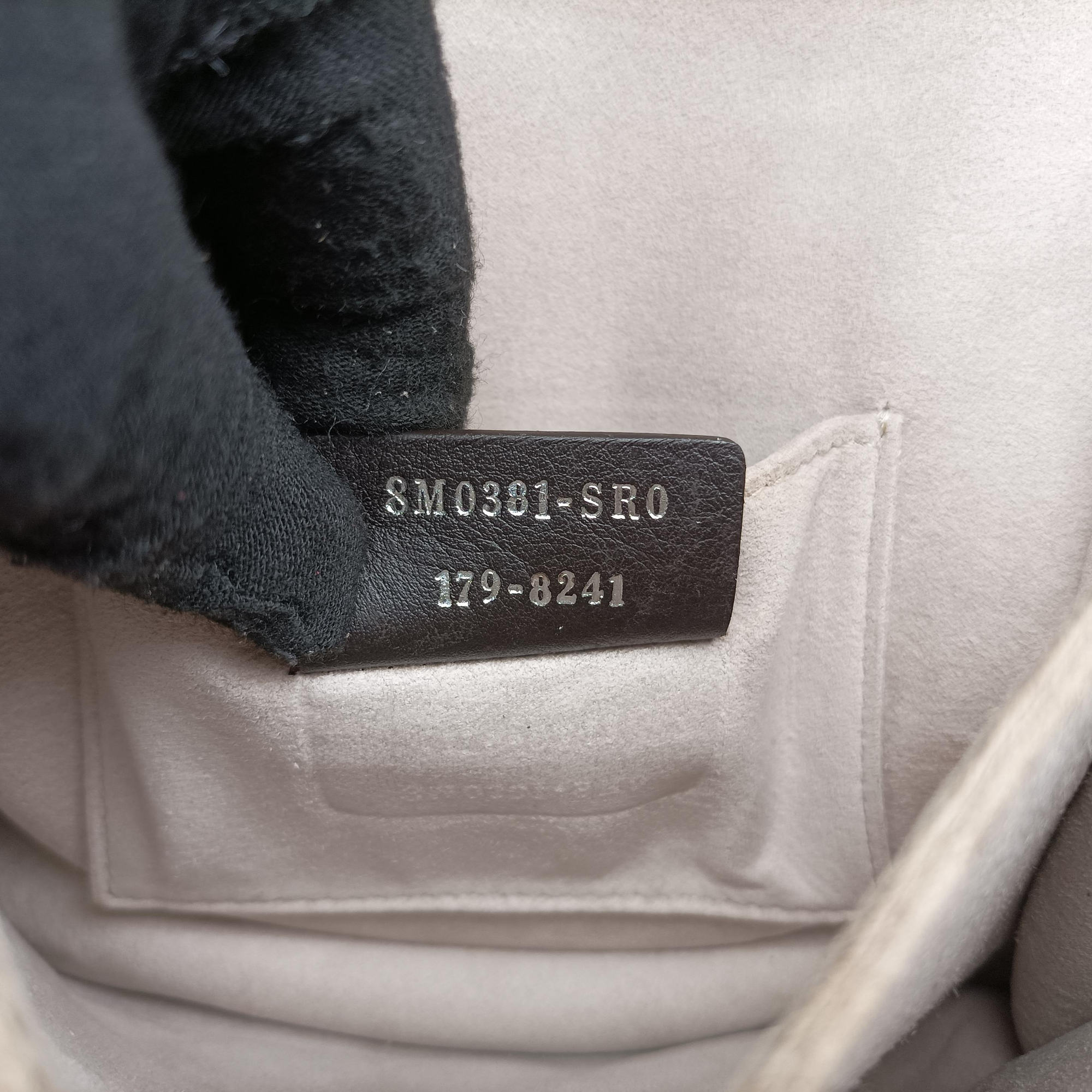Pre-owned Fendi Studded Kan I Beige Leather 8M0381 shoulderbag | stylenewstar