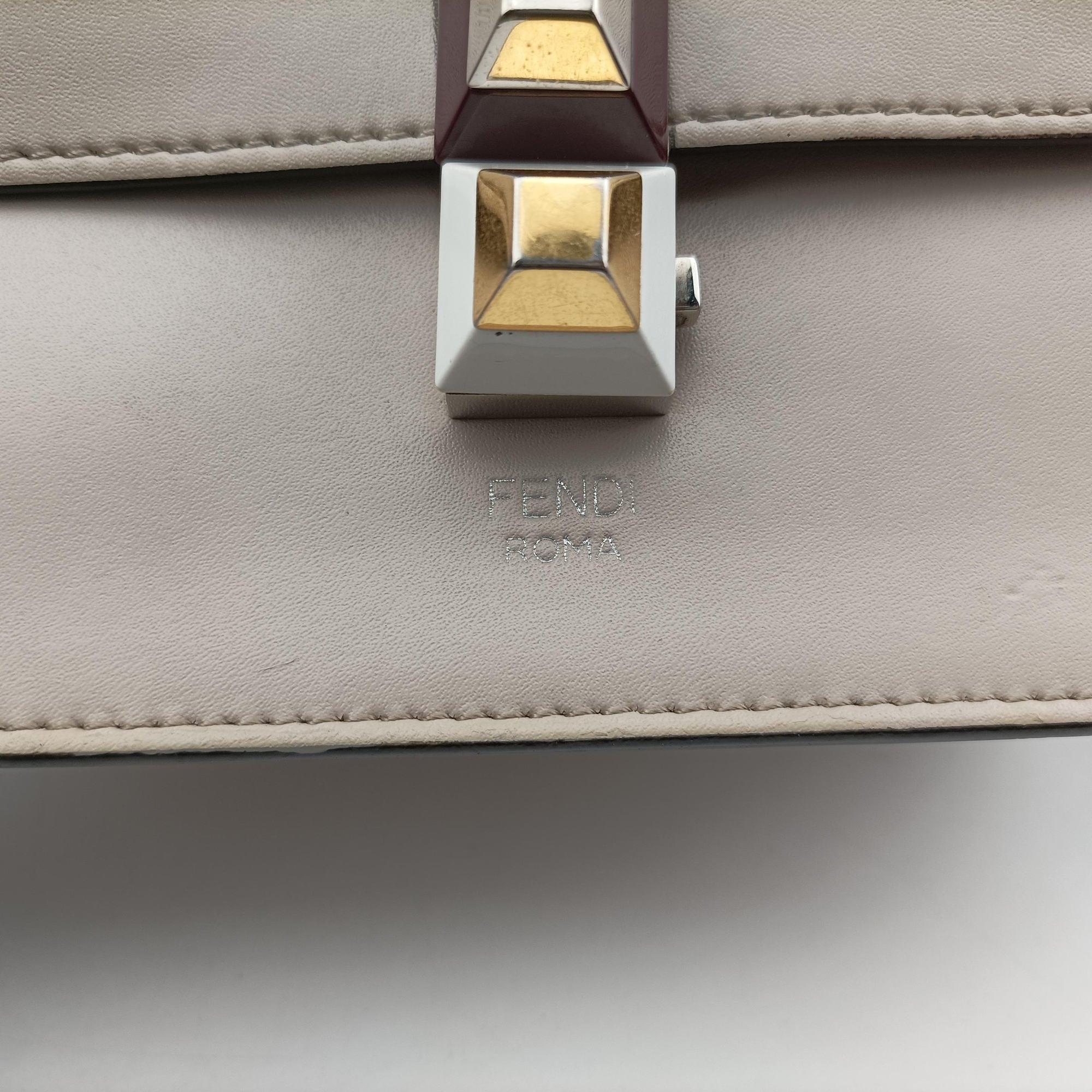 Pre-owned Fendi Studded Kan I Beige Leather 8M0381 shoulderbag | stylenewstar
