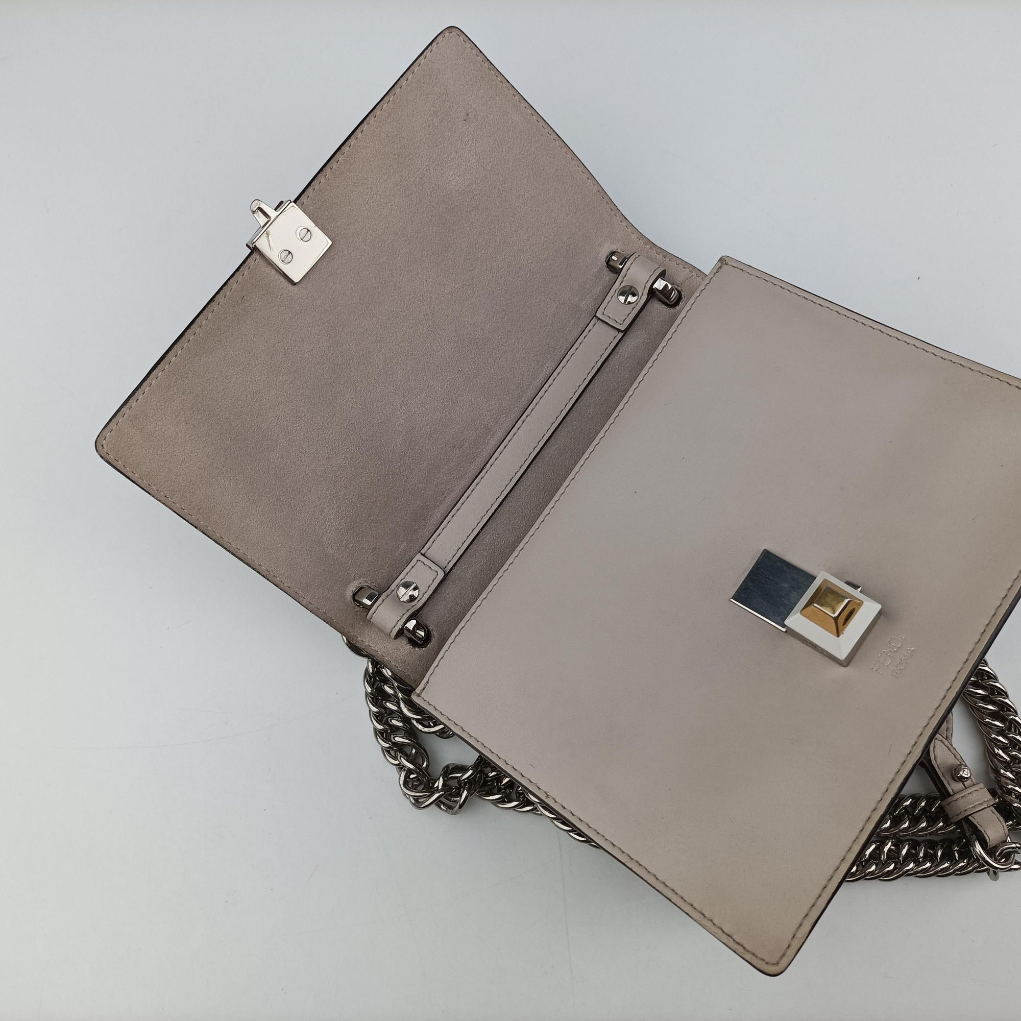 Pre-owned Fendi Studded Kan I Beige Leather 8M0381 shoulderbag | stylenewstar