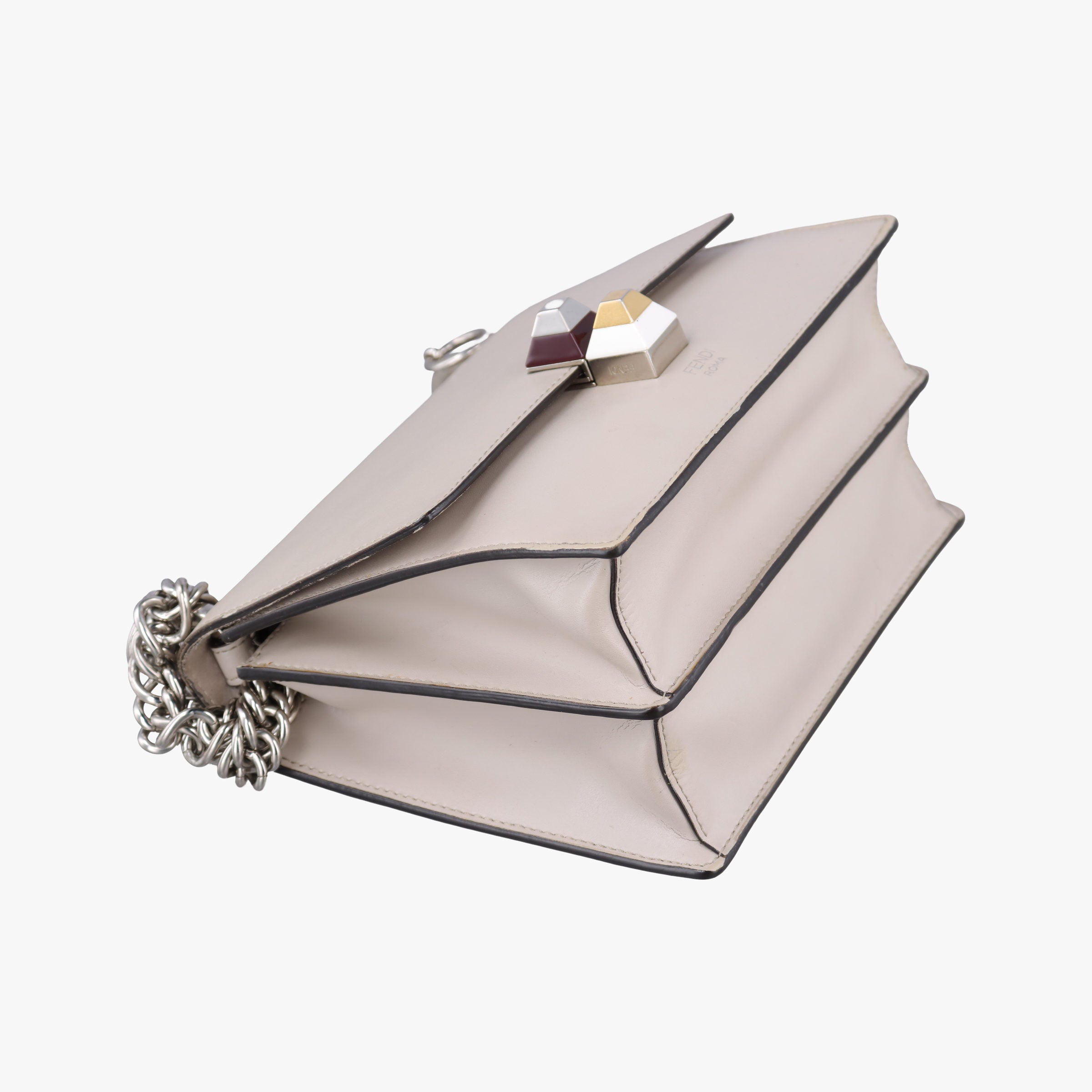 Pre-owned Fendi Studded Kan I Beige Leather 8M0381 shoulderbag | stylenewstar