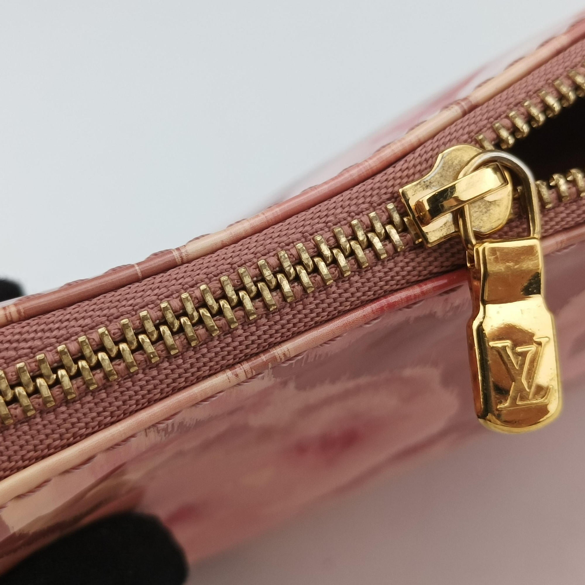 Pre-owned Louis Vuitton Pochette Accessoire Ikat Flower Rose Velours Vernis M90043 handbag | stylenewstar