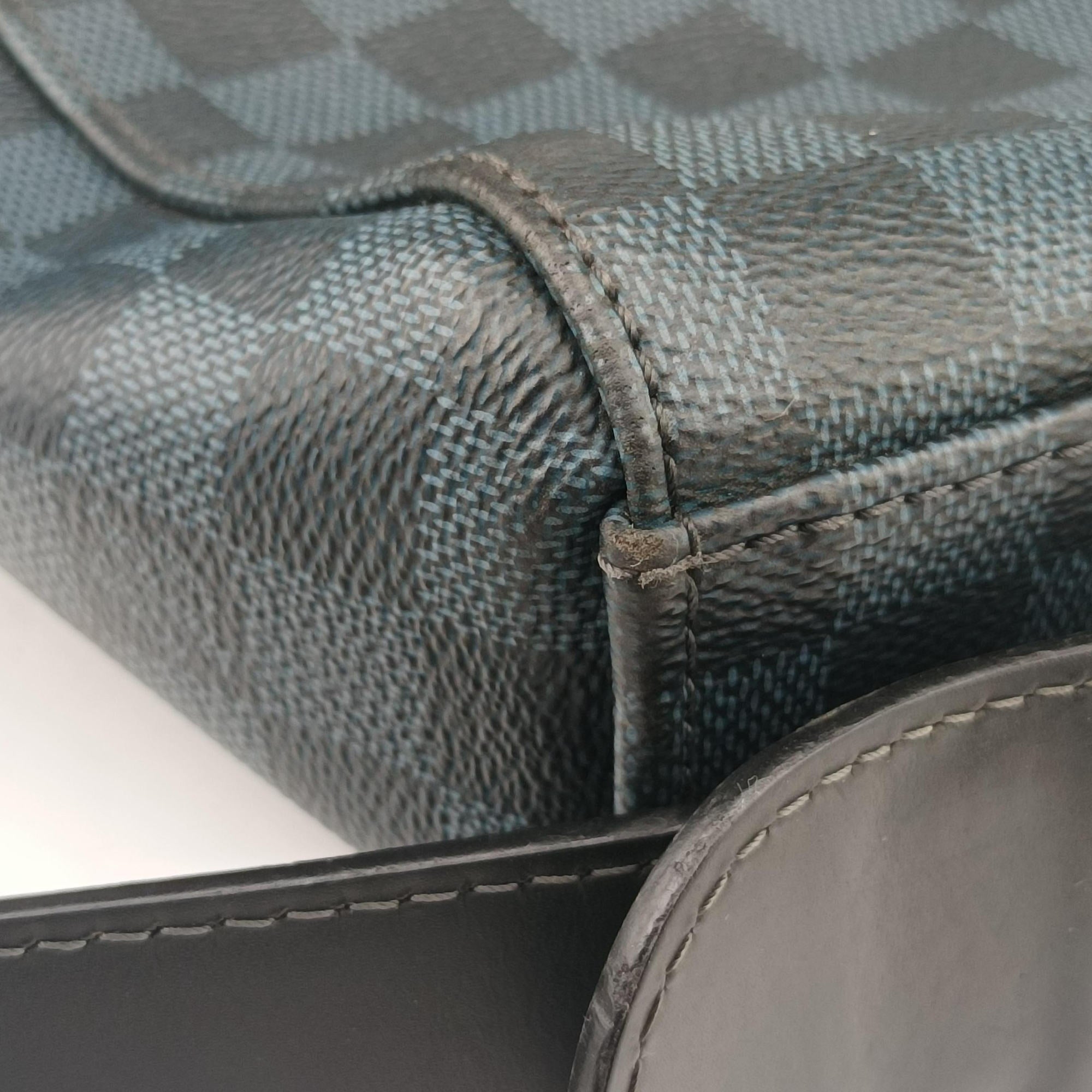 Pre-owned Louis Vuitton Newport Messenger PM black×navy Damier Cobalt N41587 shoulderbag | stylenewstar