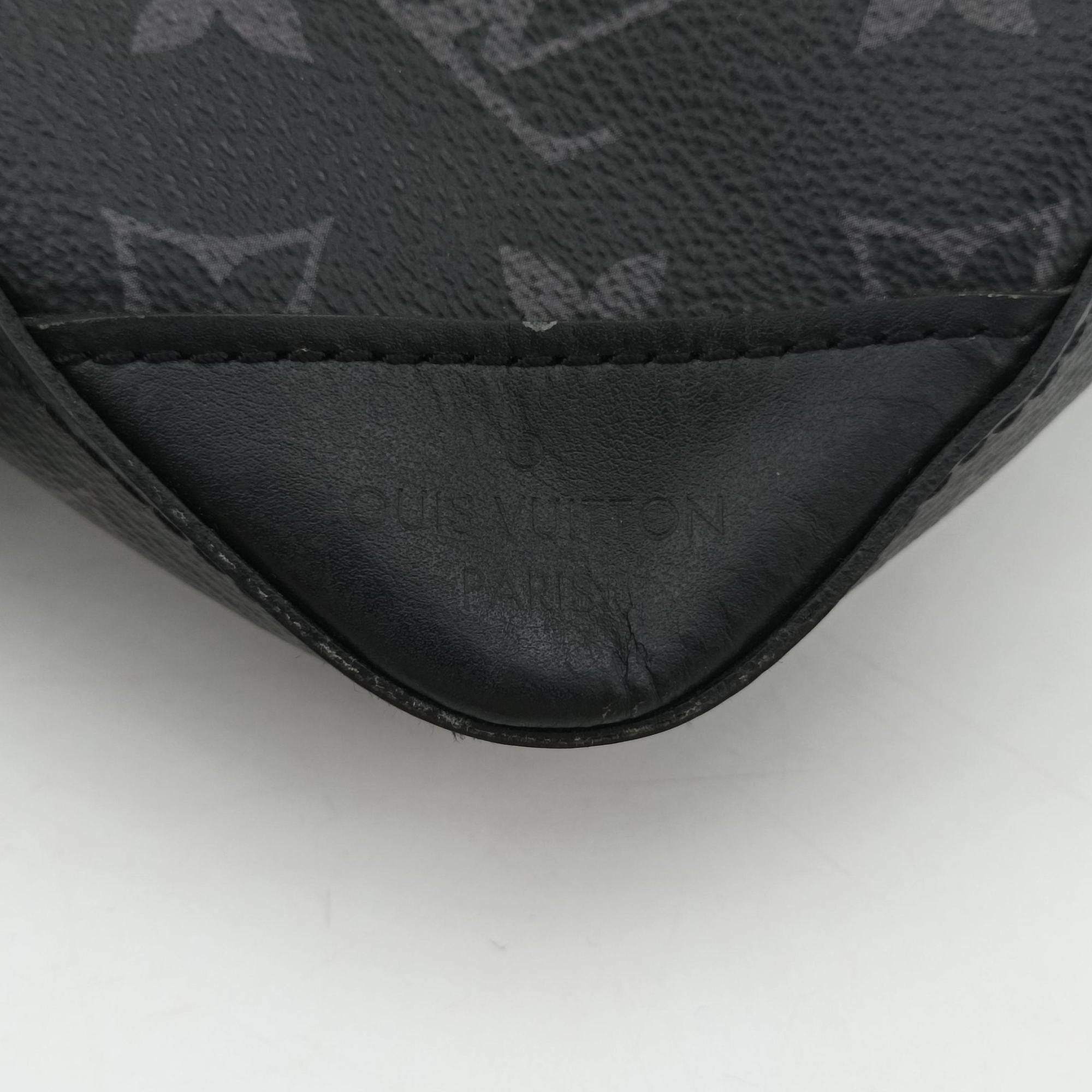 Secondhand Louis Vuitton Trio Messenger black Monogram Eclipse Reverse M69443 shoulderbag | stylenewstar