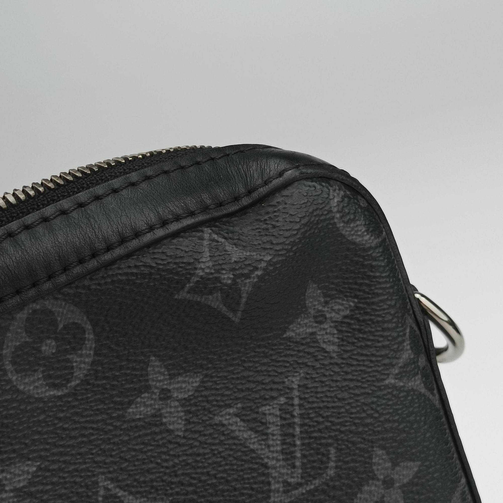 Secondhand Louis Vuitton Trio Messenger black Monogram Eclipse Reverse M69443 shoulderbag | stylenewstar