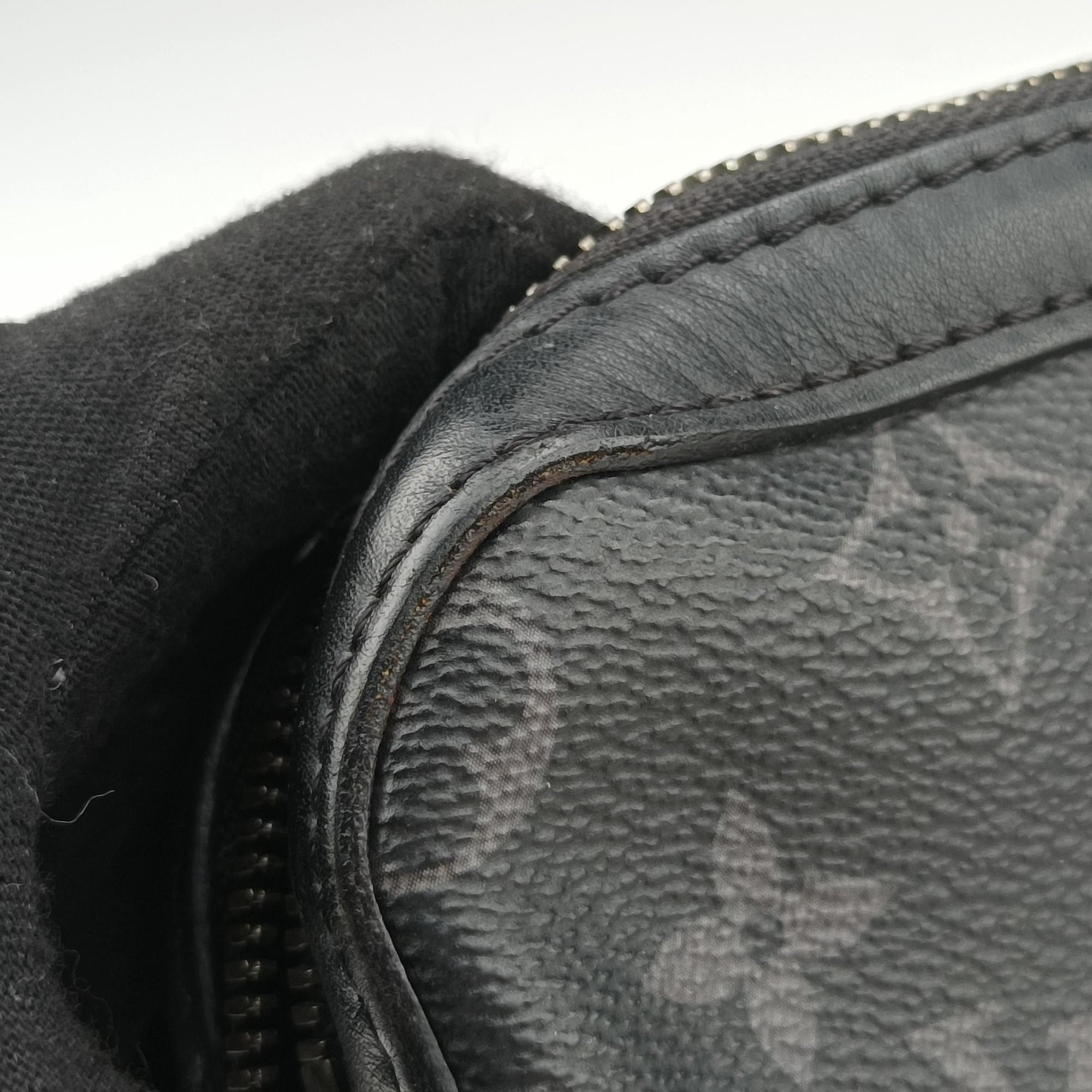 Secondhand Louis Vuitton Trio Messenger black Monogram Eclipse Reverse M69443 shoulderbag | stylenewstar