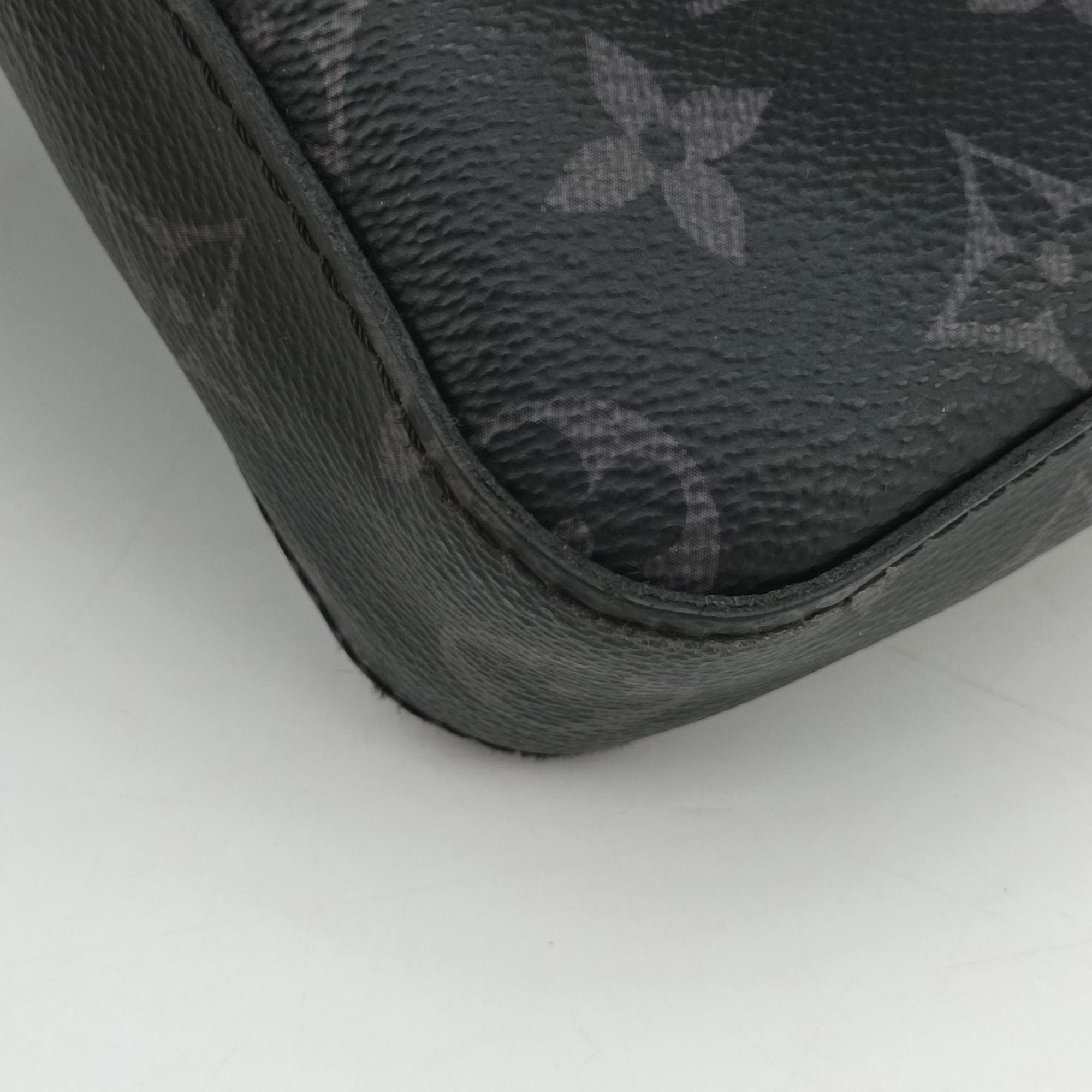 Secondhand Louis Vuitton Trio Messenger black Monogram Eclipse Reverse M69443 shoulderbag | stylenewstar
