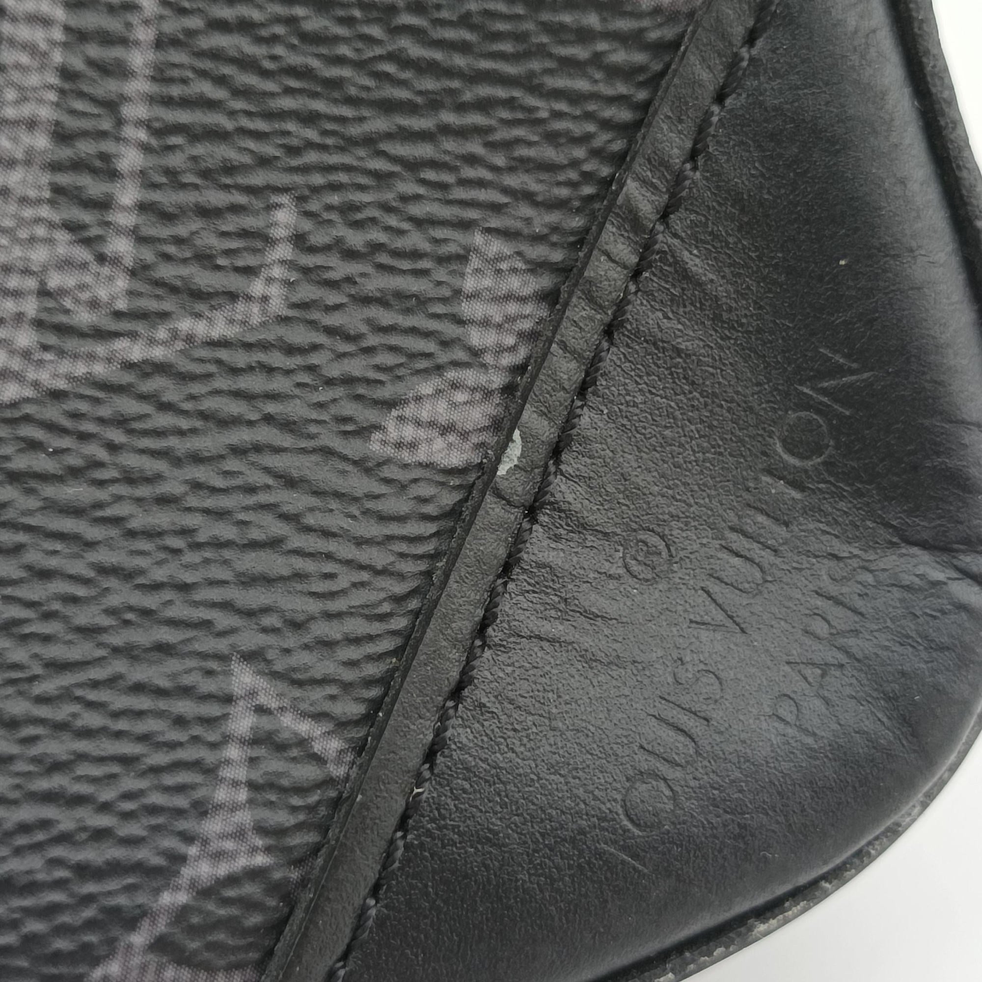 Secondhand Louis Vuitton Trio Messenger black Monogram Eclipse Reverse M69443 shoulderbag | stylenewstar