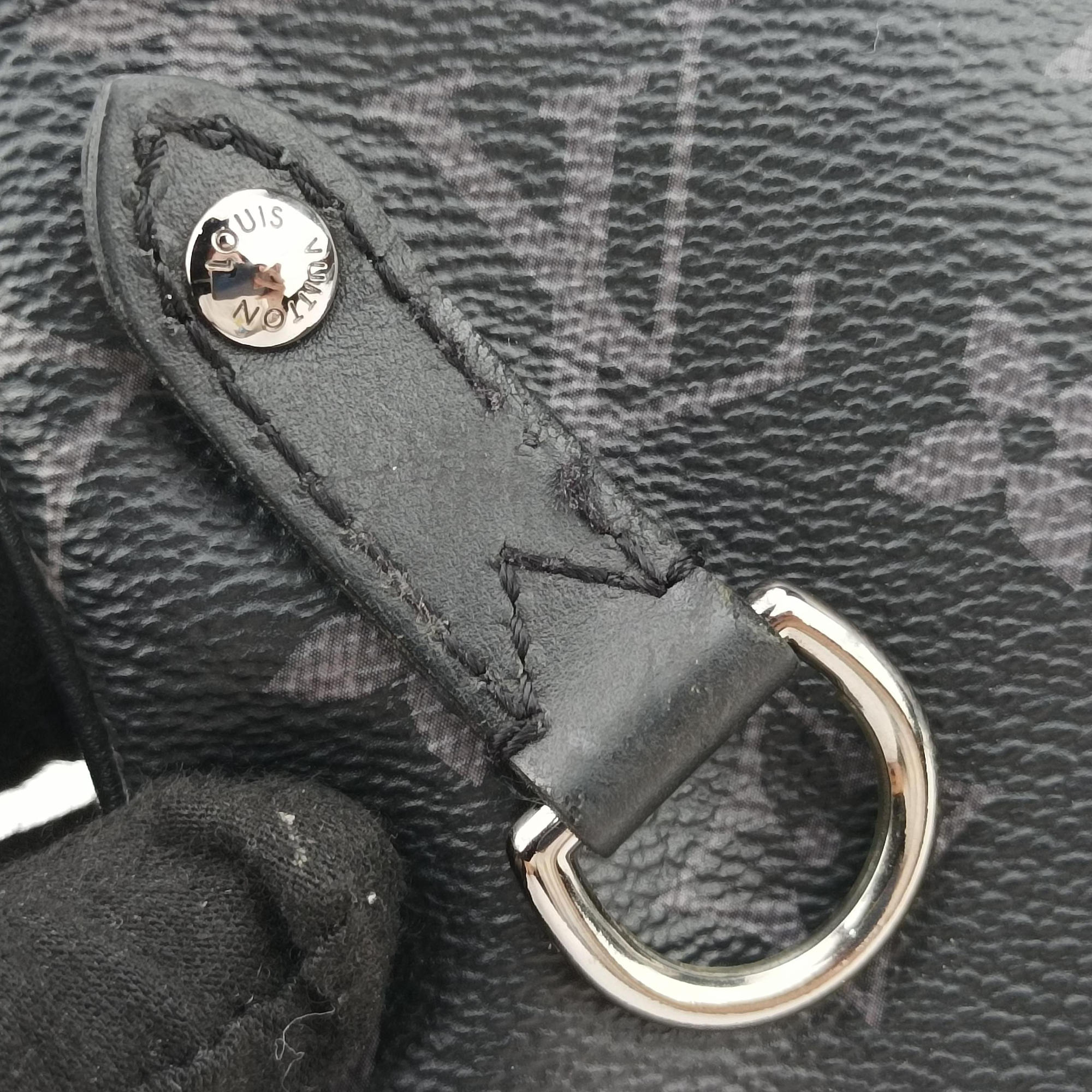 Secondhand Louis Vuitton Trio Messenger black Monogram Eclipse Reverse M69443 shoulderbag | stylenewstar