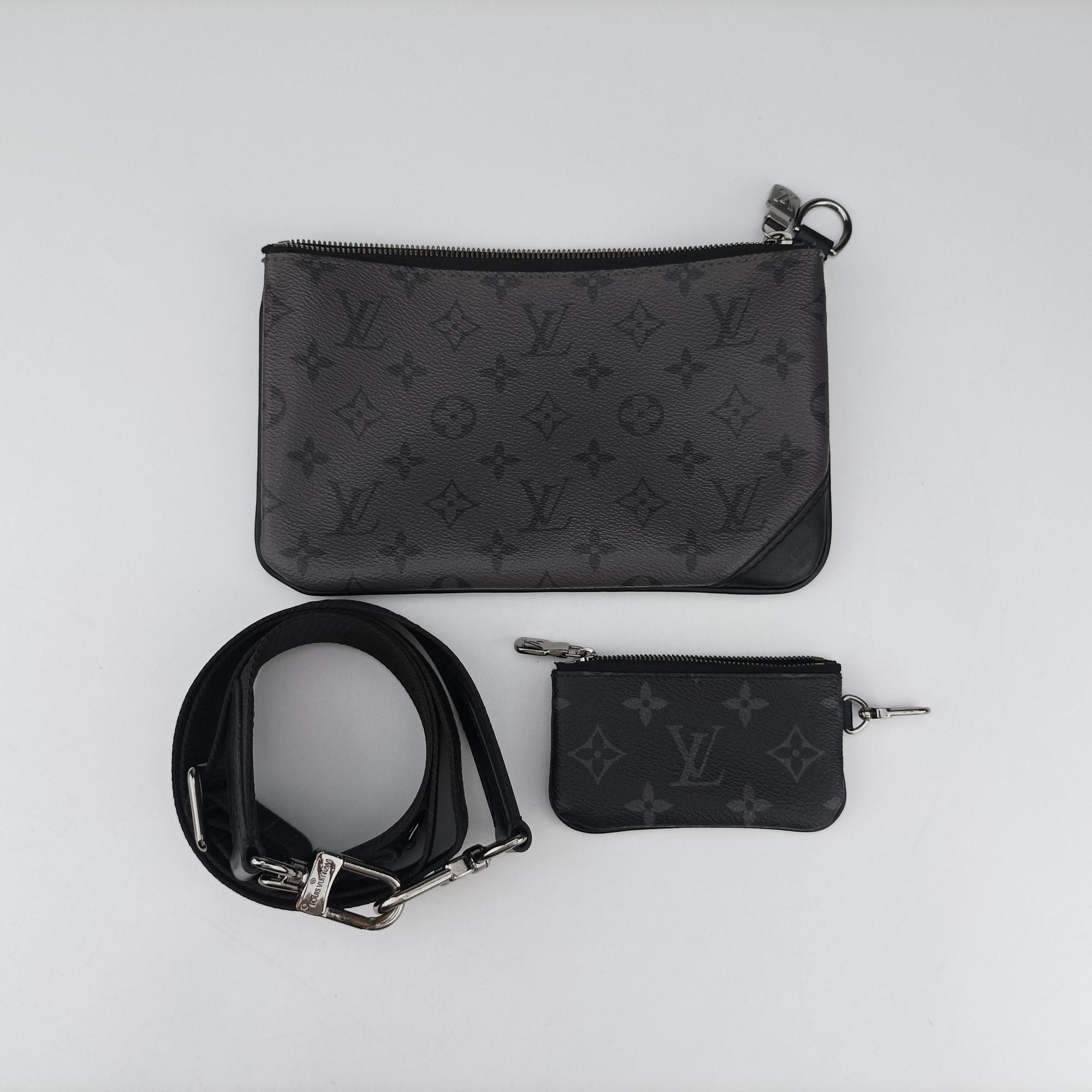 Secondhand Louis Vuitton Trio Messenger black Monogram Eclipse Reverse M69443 shoulderbag | stylenewstar