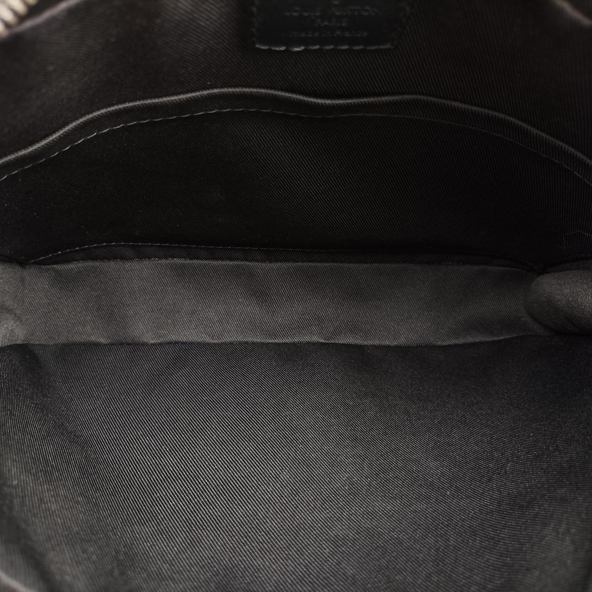 Secondhand Louis Vuitton Trio Messenger black Monogram Eclipse Reverse M69443 shoulderbag | stylenewstar