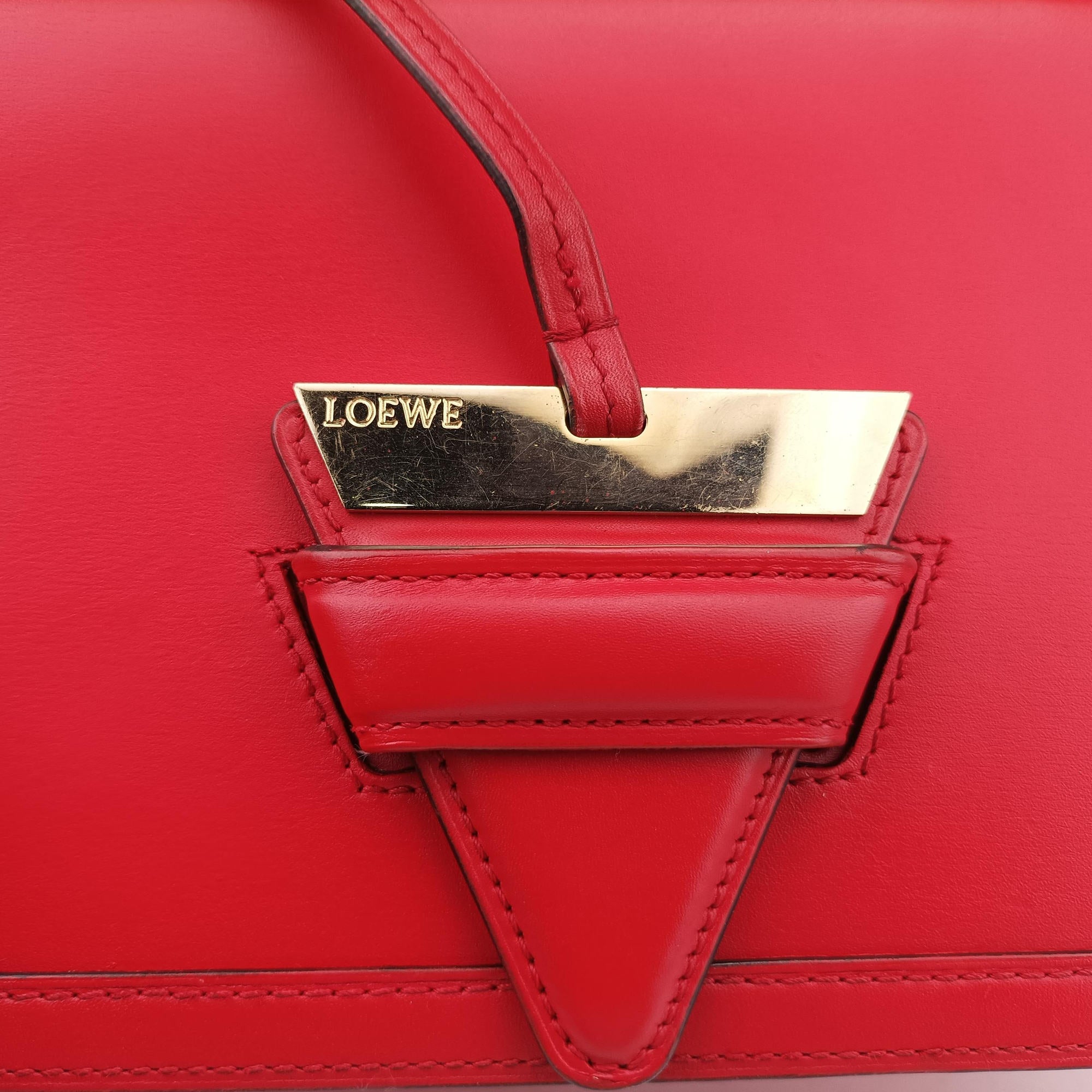 Pre-owned Loewe Barcelona Red Leather  shoulderbag | stylenewstar