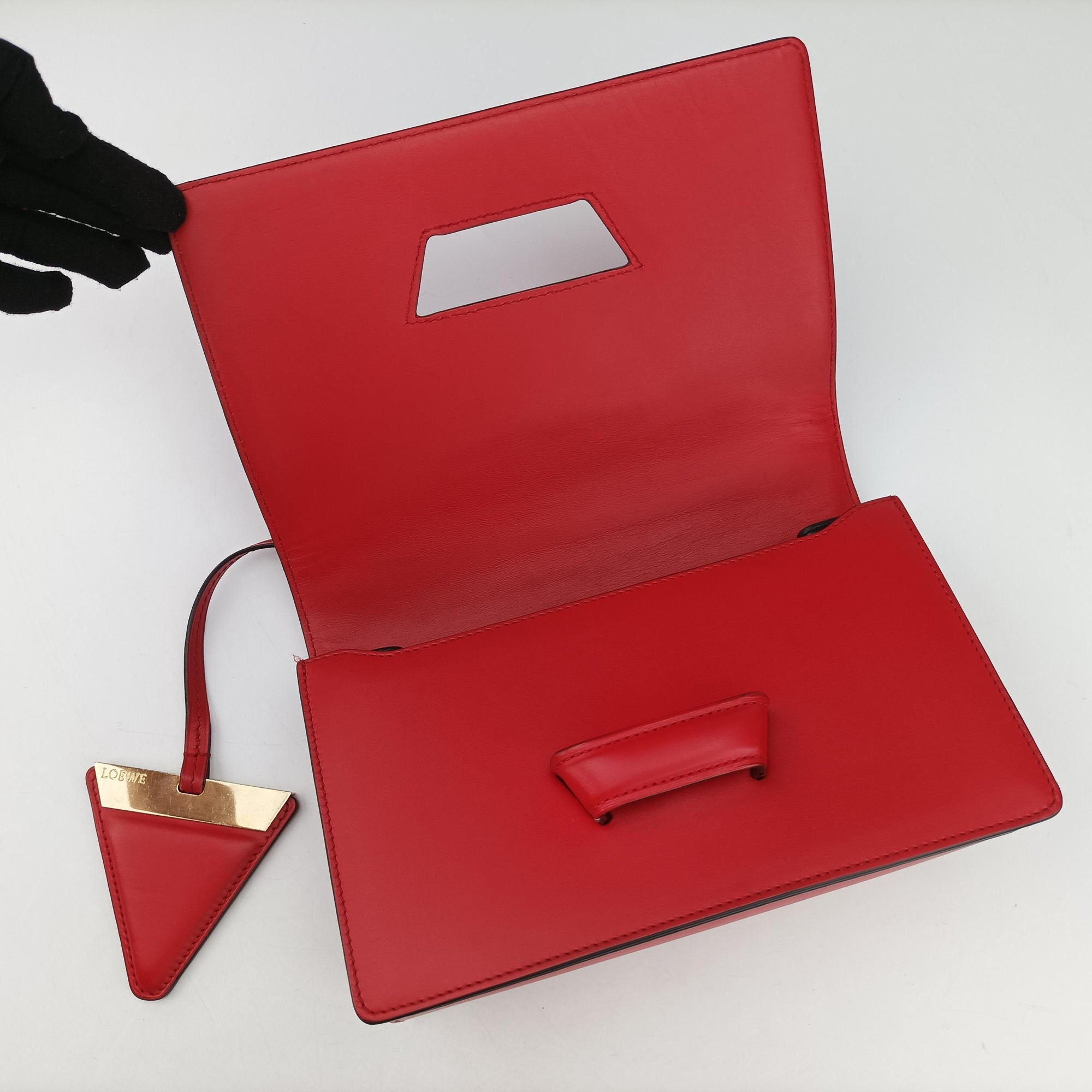 Pre-owned Loewe Barcelona Red Leather  shoulderbag | stylenewstar
