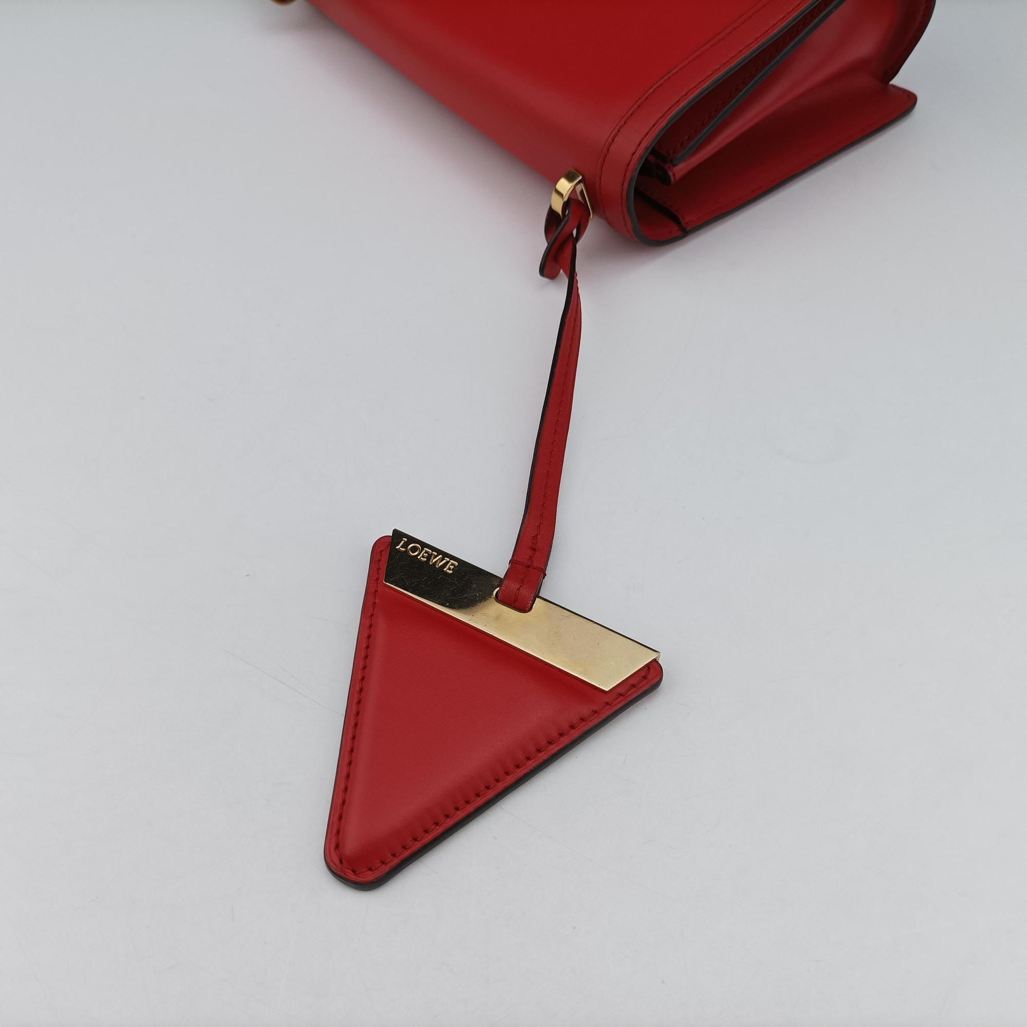 Pre-owned Loewe Barcelona Red Leather  shoulderbag | stylenewstar
