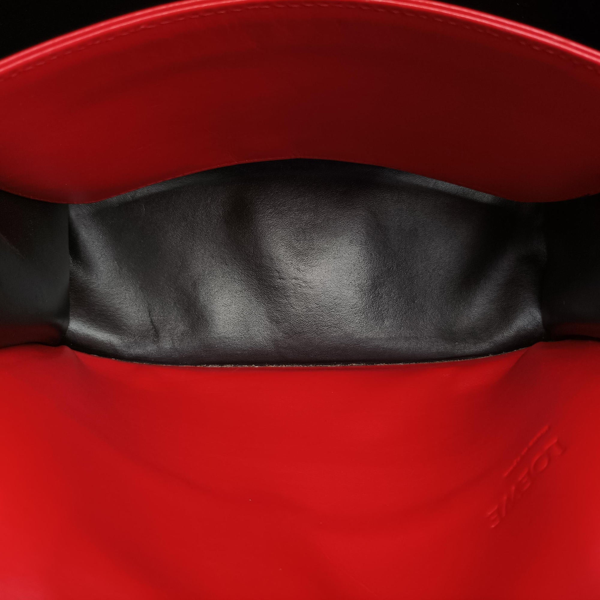 Pre-owned Loewe Barcelona Red Leather  shoulderbag | stylenewstar