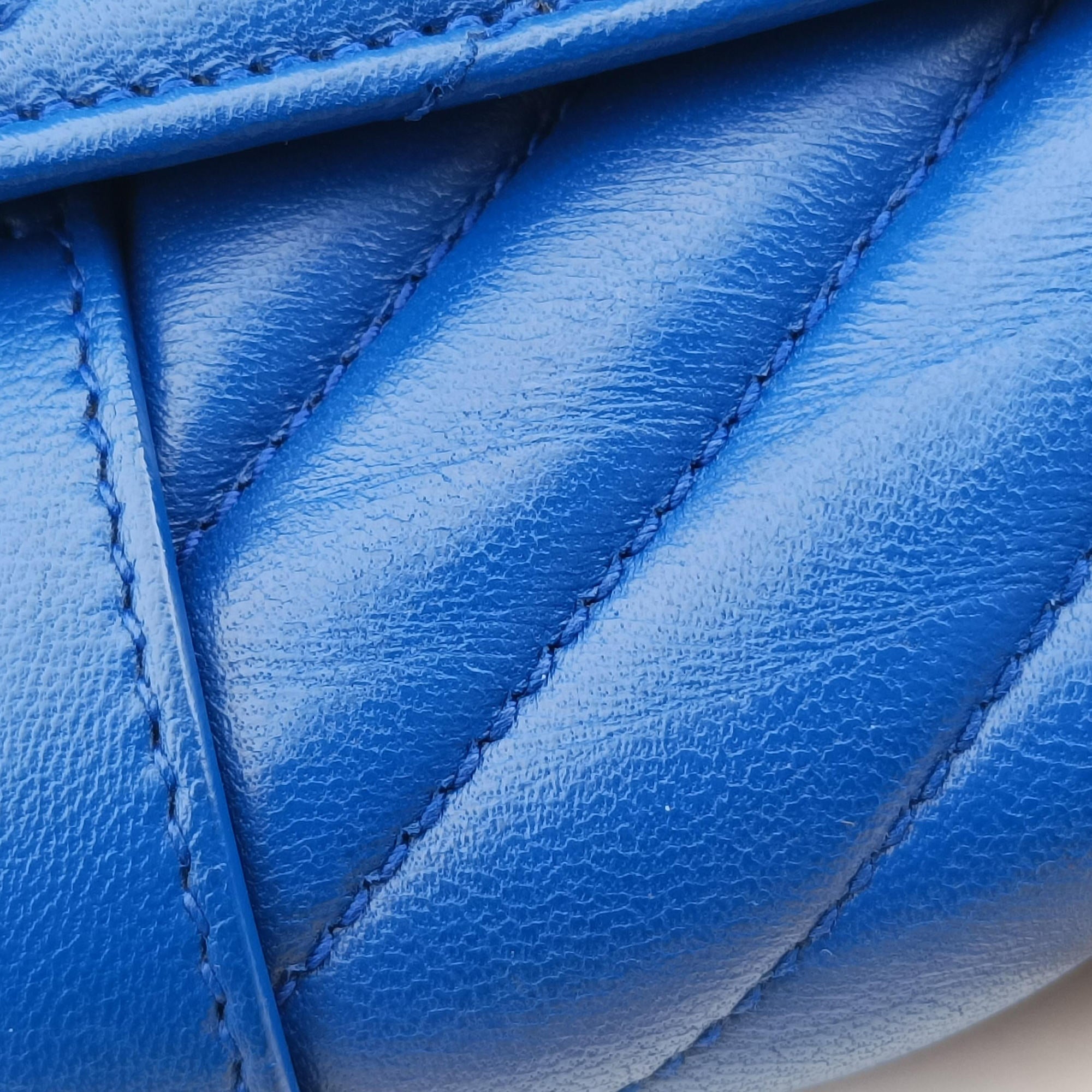 Secondhand Yves Saint Laurent Baby Chai Blue Leather 399289 shoulderbag | stylenewstar