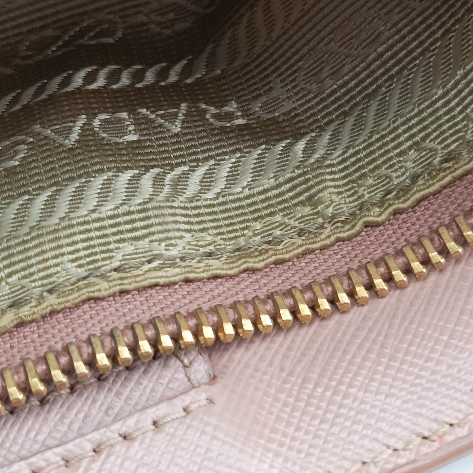 Pre-owned Prada Galleria Pink SAFFIANO Leather BN1786 shoulderbag | stylenewstar