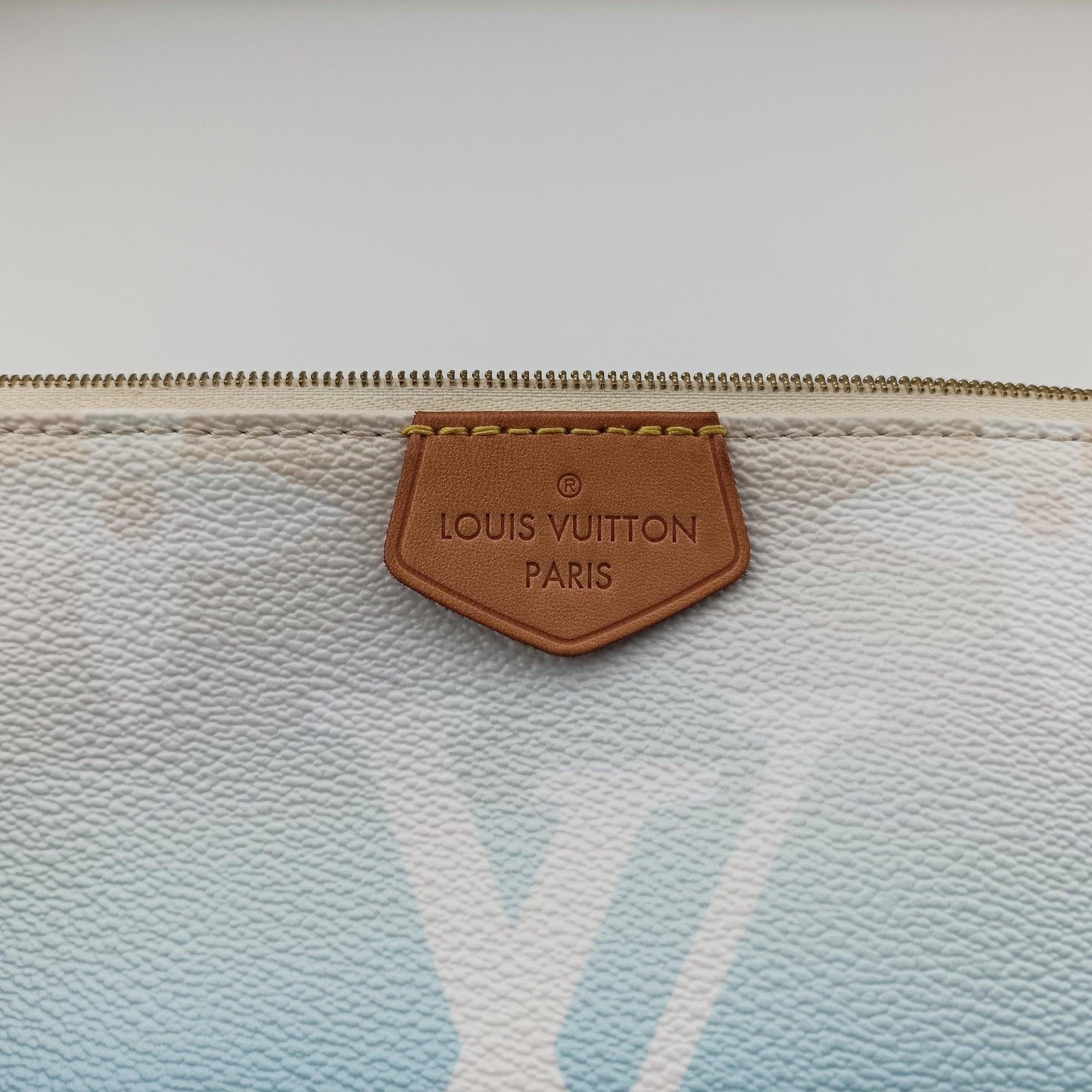 Pre-owned Louis Vuitton MULTI POCHETTE ACCESSOIRES Blue Gradient Monogram Giant M57633 bum bag/waist bag | stylenewstar