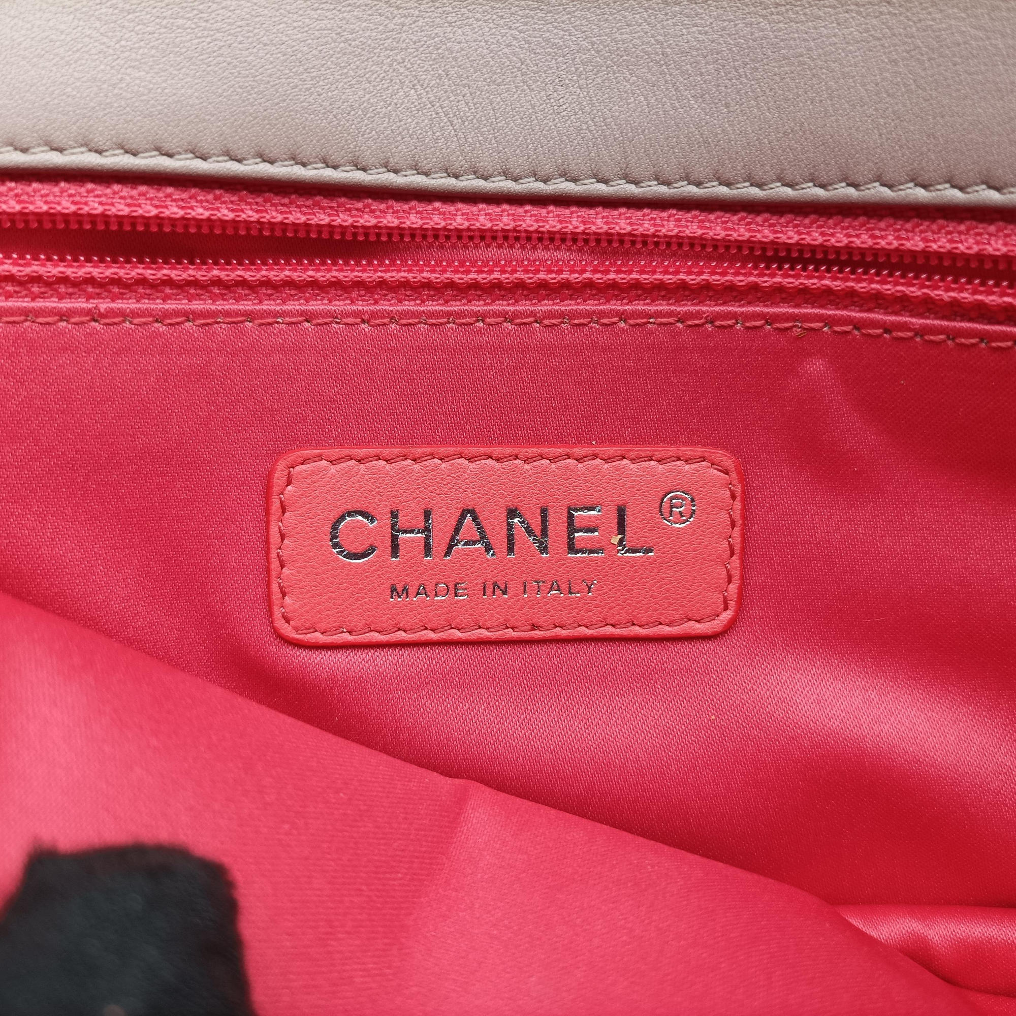 Secondhand Chanel Lipstick Beige Enamel A66936 shoulderbag | stylenewstar
