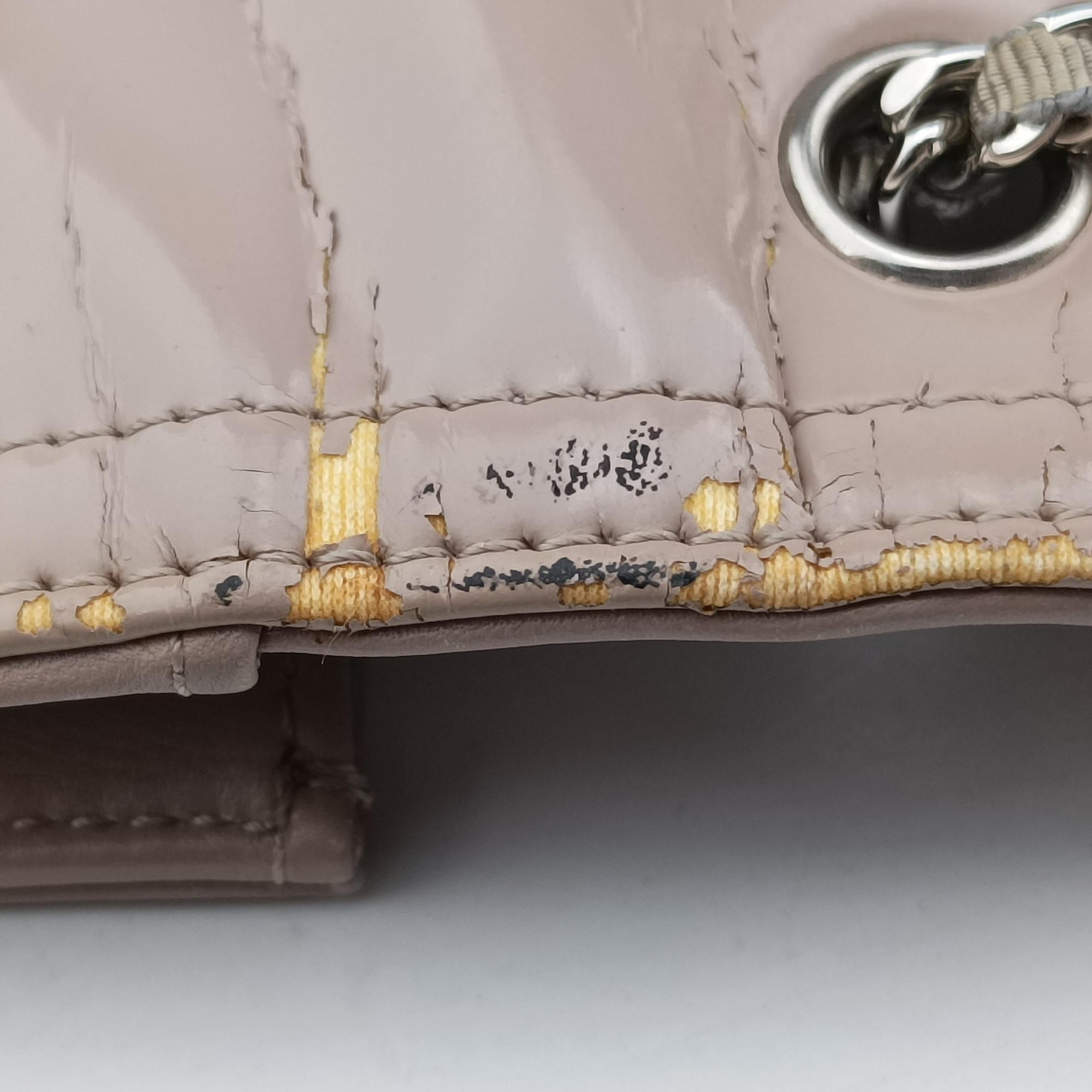 Secondhand Chanel Lipstick Beige Enamel A66936 shoulderbag | stylenewstar