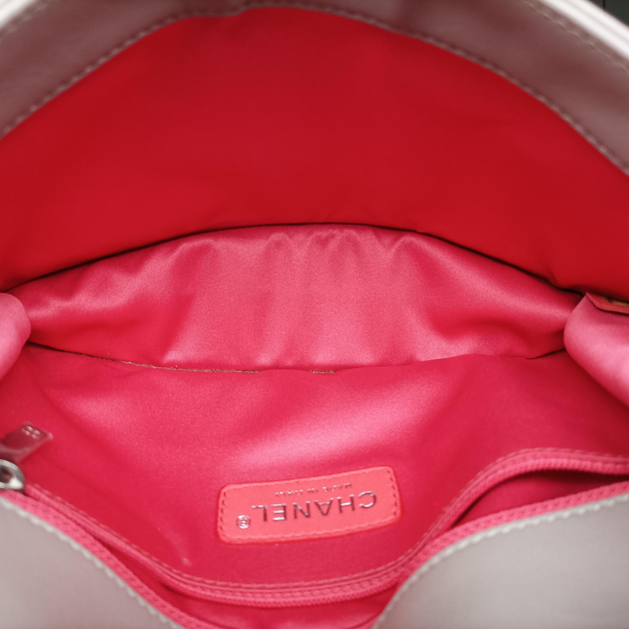 Secondhand Chanel Lipstick Beige Enamel A66936 shoulderbag | stylenewstar