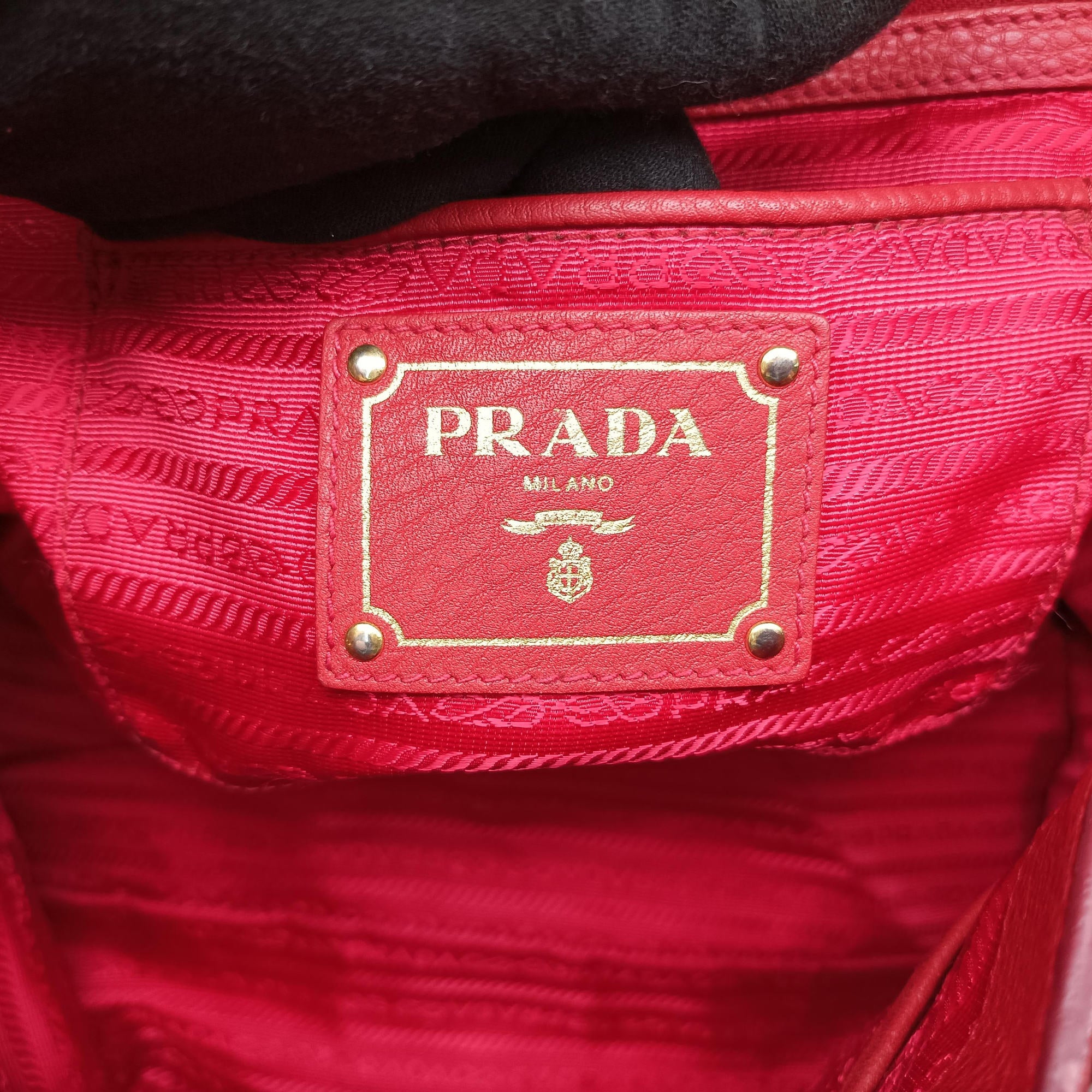 Pre-owned Prada Vitello Daino Top Handle Red Leather BN2420 handbag | stylenewstar