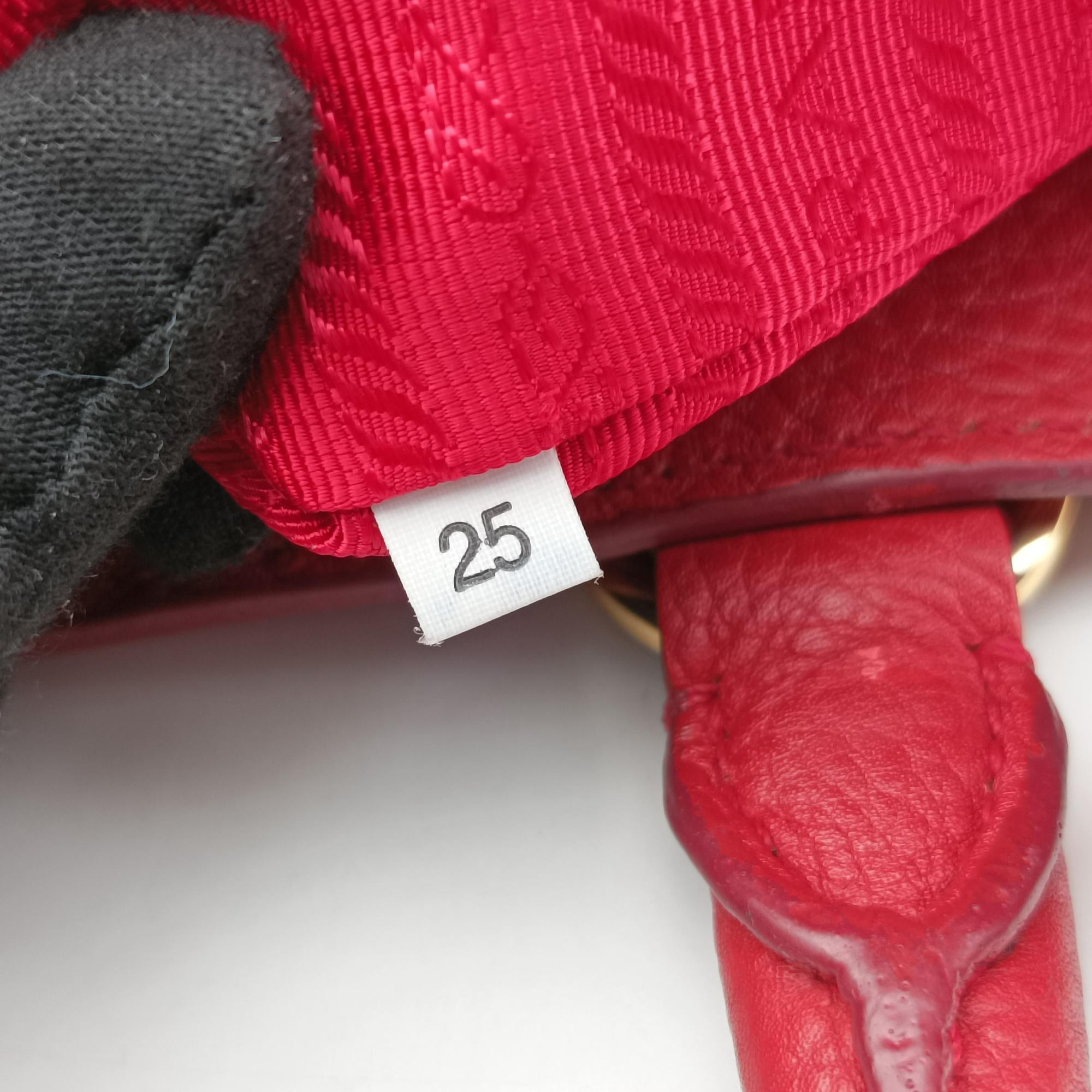 Pre-owned Prada Vitello Daino Top Handle Red Leather BN2420 handbag | stylenewstar