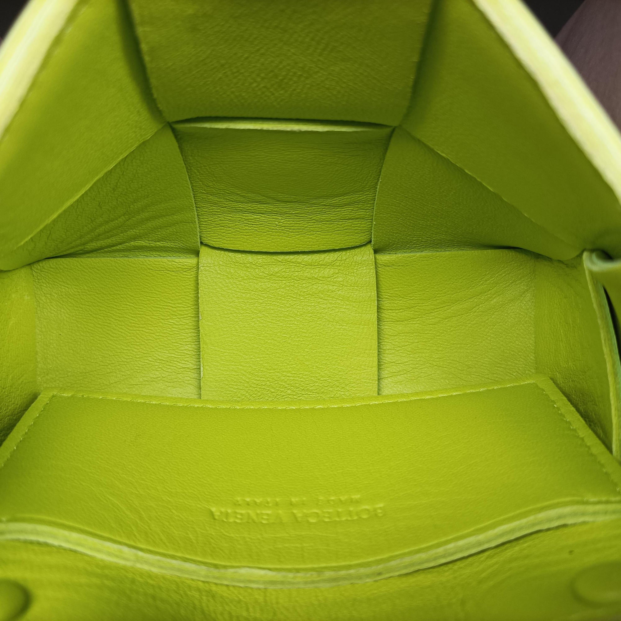 Pre-owned Bottega Veneta cassette Green lambskin  shoulderbag | stylenewstar