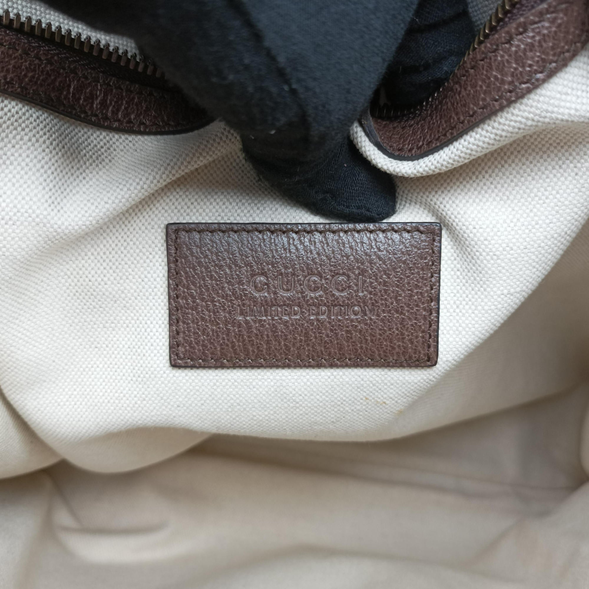 Pre-owned Gucci GG Supreme Bee Multicolour PVC coated canvas × suede 450950 shoulderbag | stylenewstar